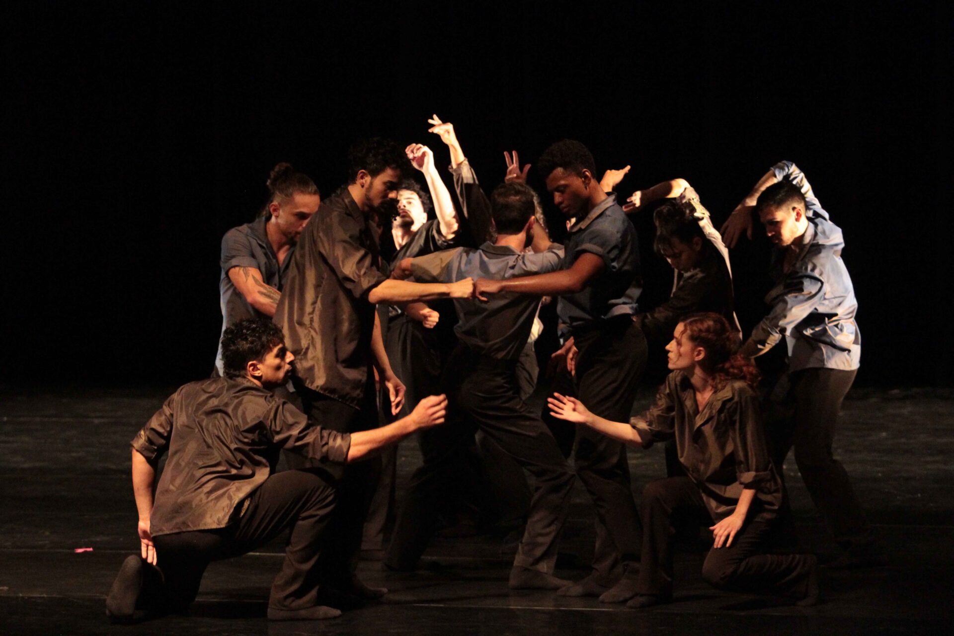 Sucesso: Balé Teatro Guaíra apresenta “Stol” e “V.I.C.A.” no Guairinha com ingressos já esgotados