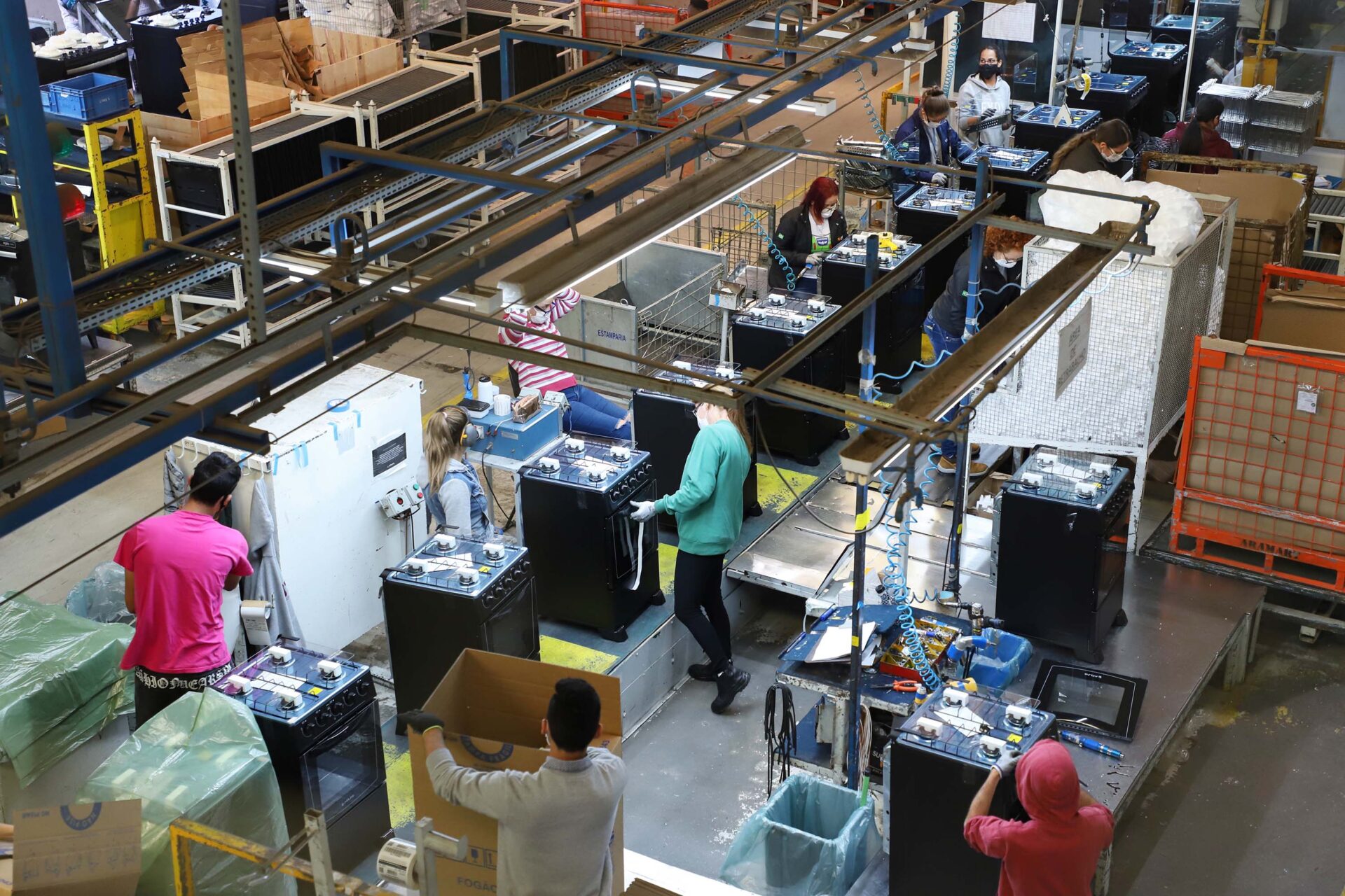 3º maior empregador do Brasil: Paraná bate marca de 102 mil carteiras assinadas em 2025