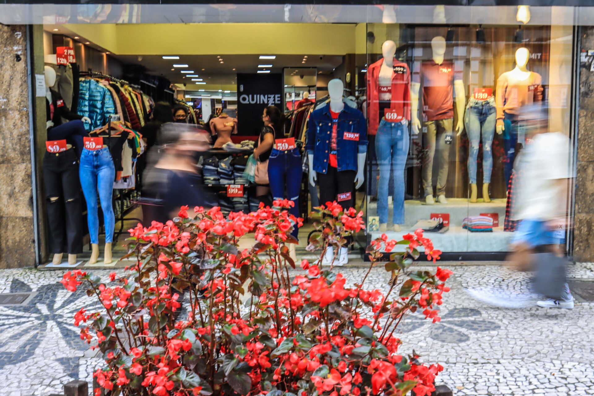 Paraná alcança menor tempo de abertura de empresas da história em julho: 7 horas