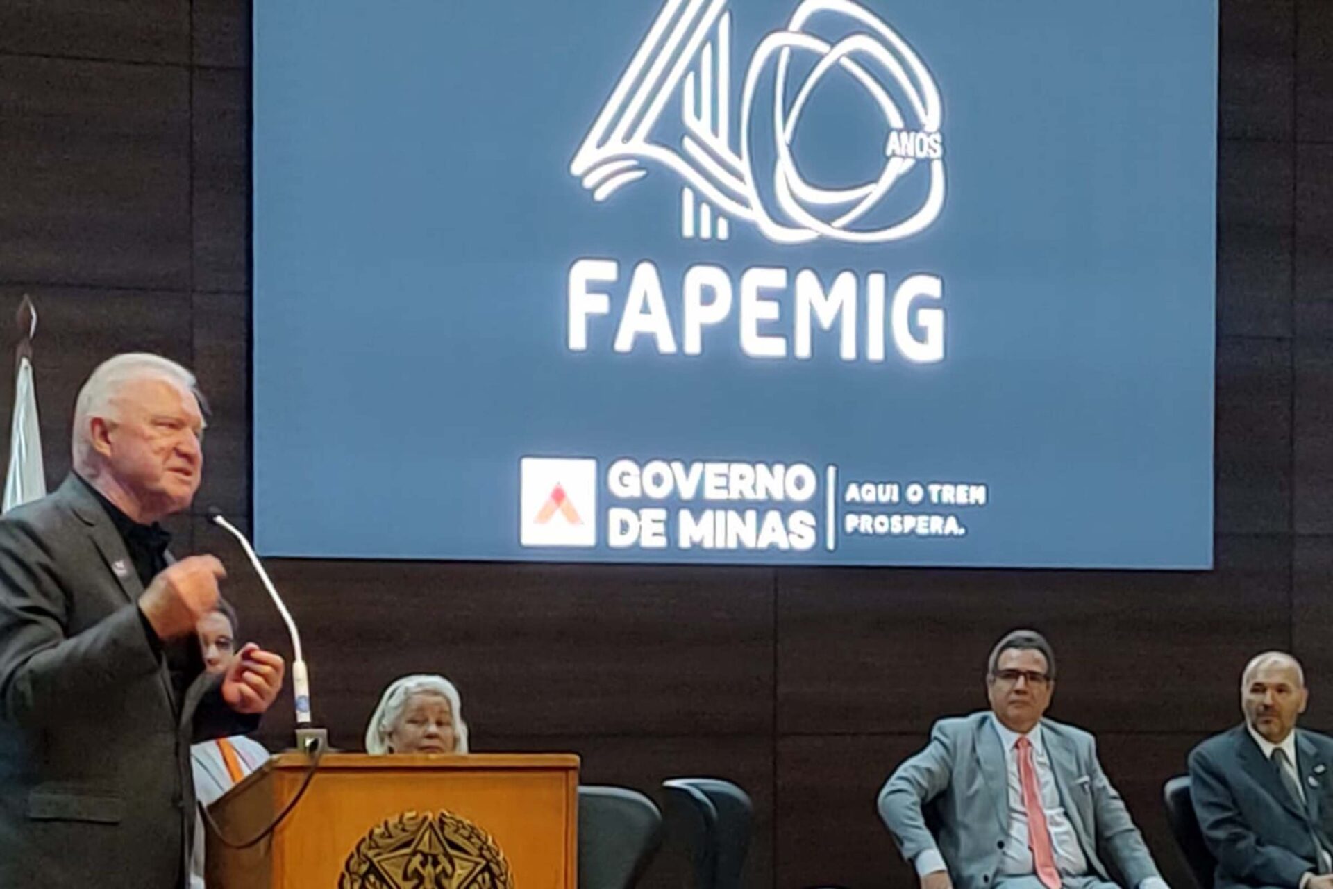 Paraná assina acordo de parceria científica com Minas Gerais para ações até 2030
