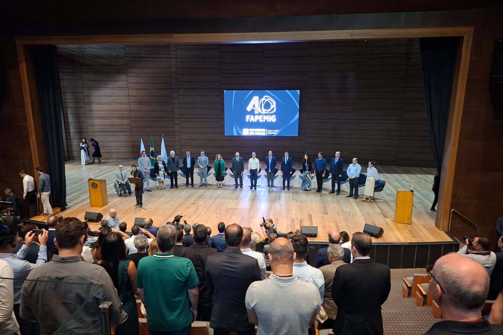 Paraná assina acordo de parceria científica com Minas Gerais para ações até 2030
