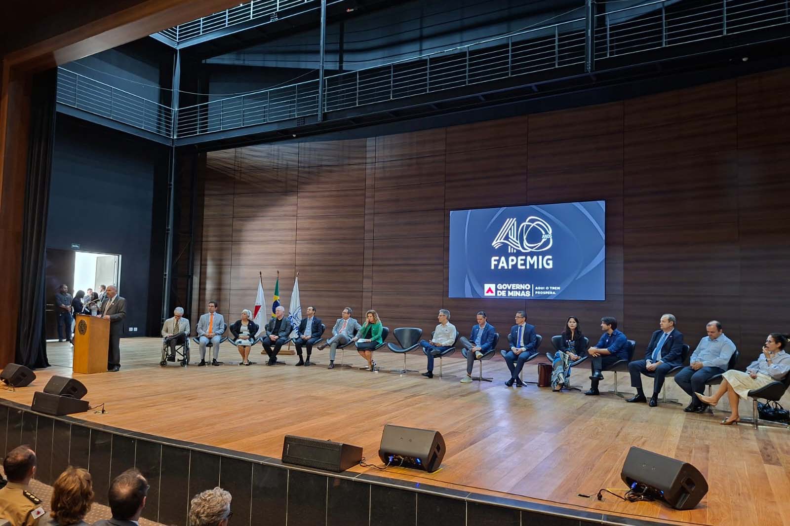 Paraná assina acordo de parceria científica com Minas Gerais para ações até 2030