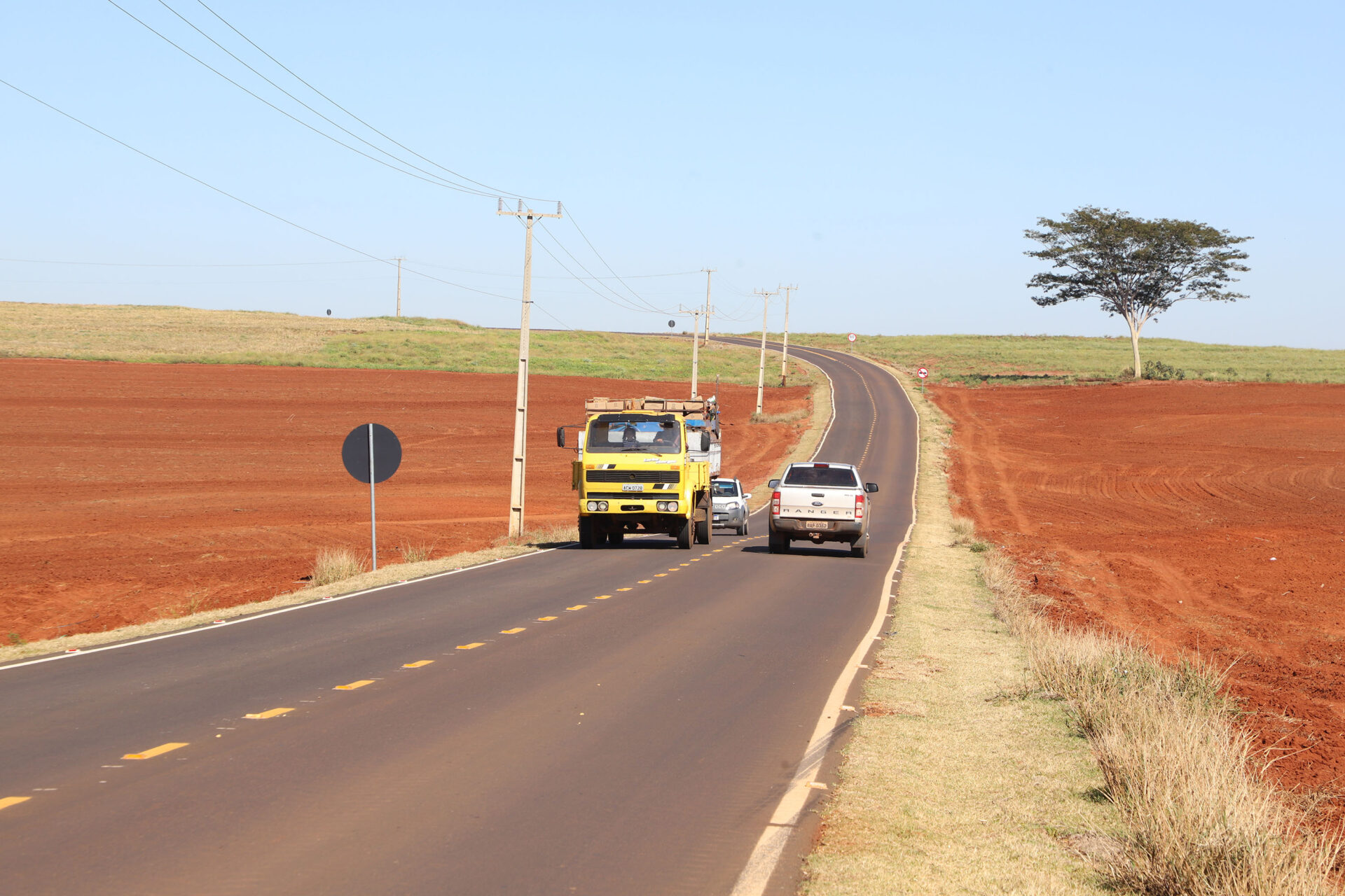 Estado investe R$ 5,9 milhões e pavimenta estrada usada por produtores rurais de Alto Piquiri