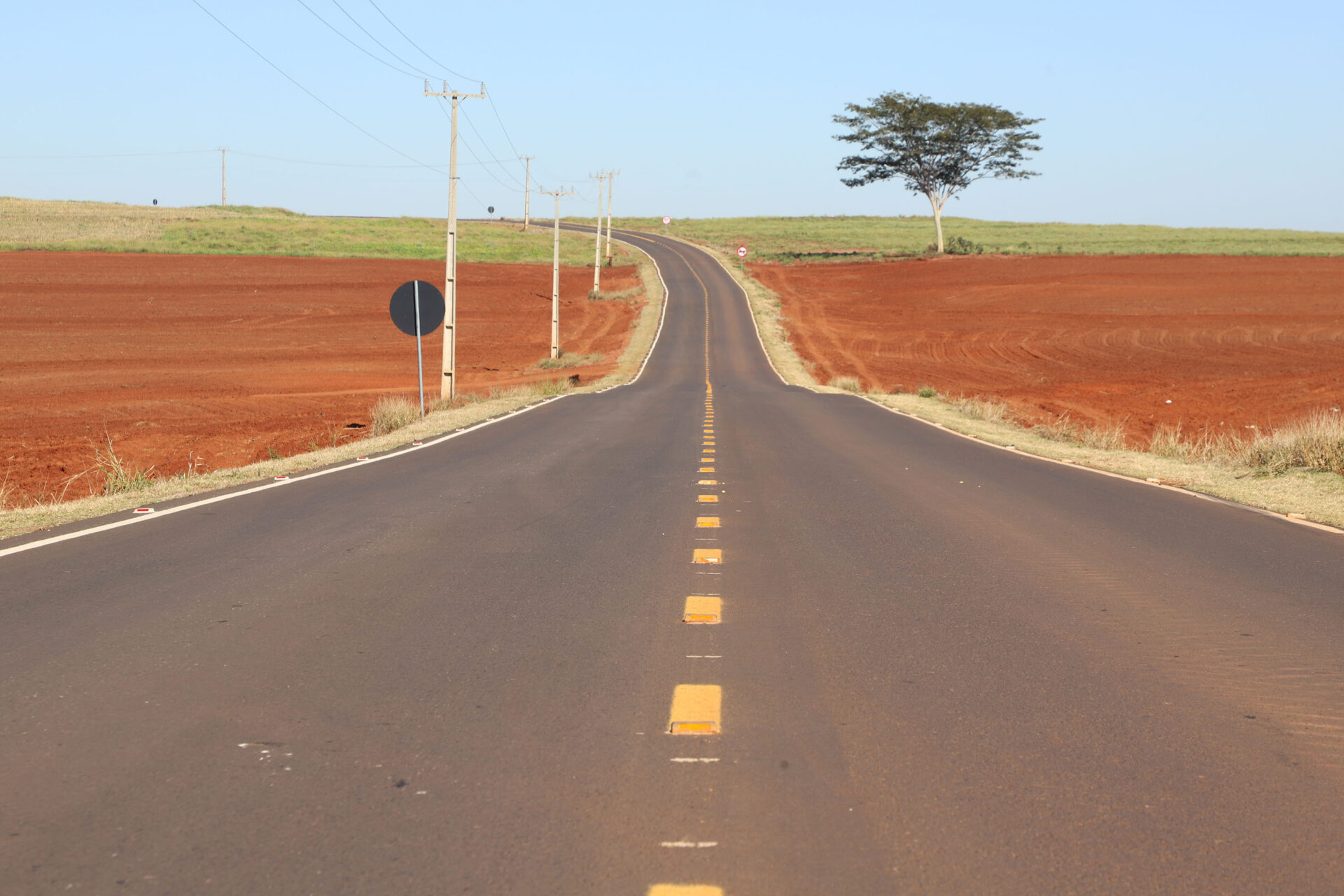 Estado investe R$ 5,9 milhões e pavimenta estrada usada por produtores rurais de Alto Piquiri