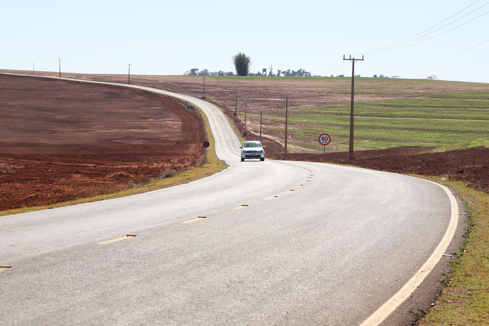 Estado investe R$ 5,9 milhões e pavimenta estrada usada por produtores rurais de Alto Piquiri