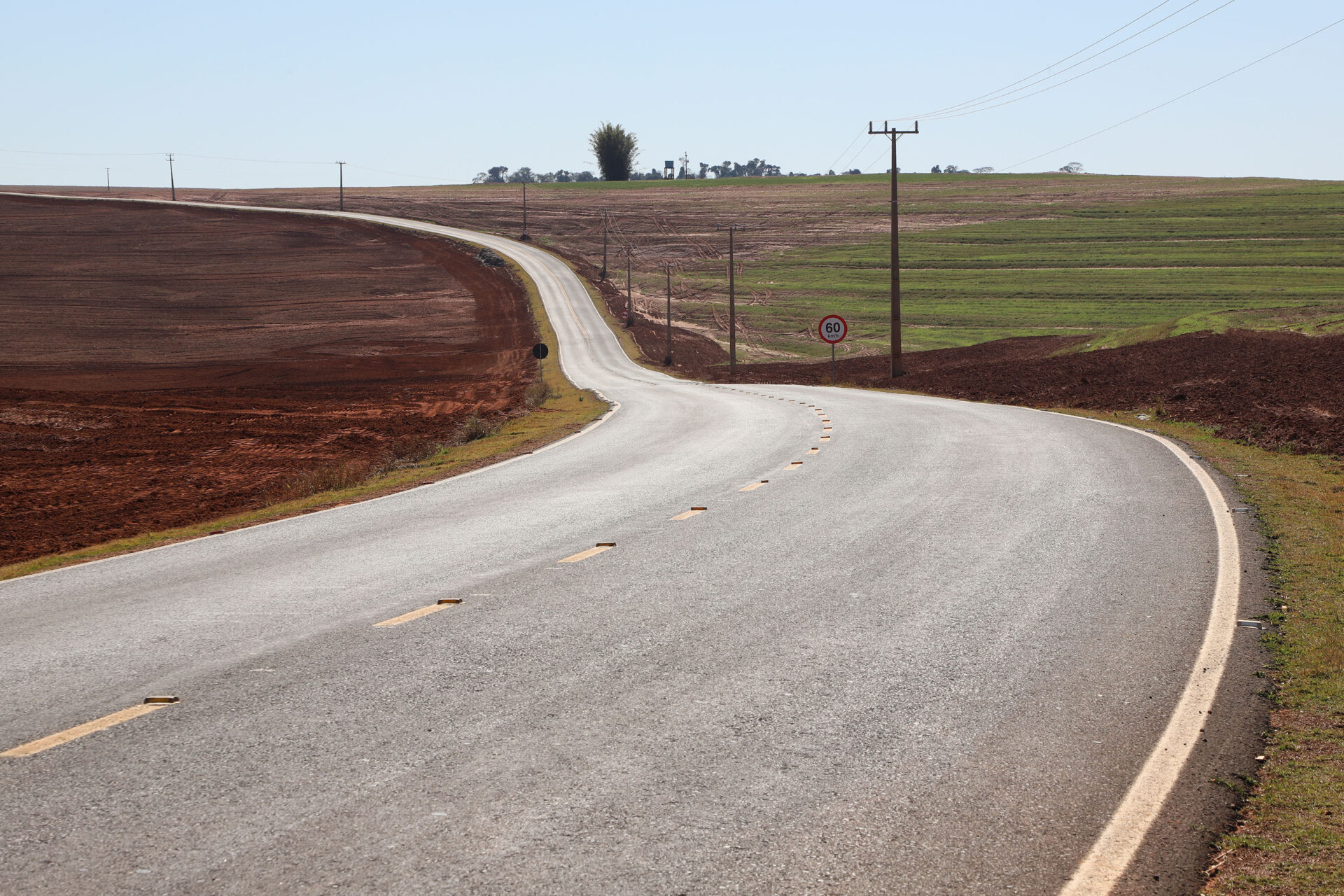 Estado investe R$ 5,9 milhões e pavimenta estrada usada por produtores rurais de Alto Piquiri