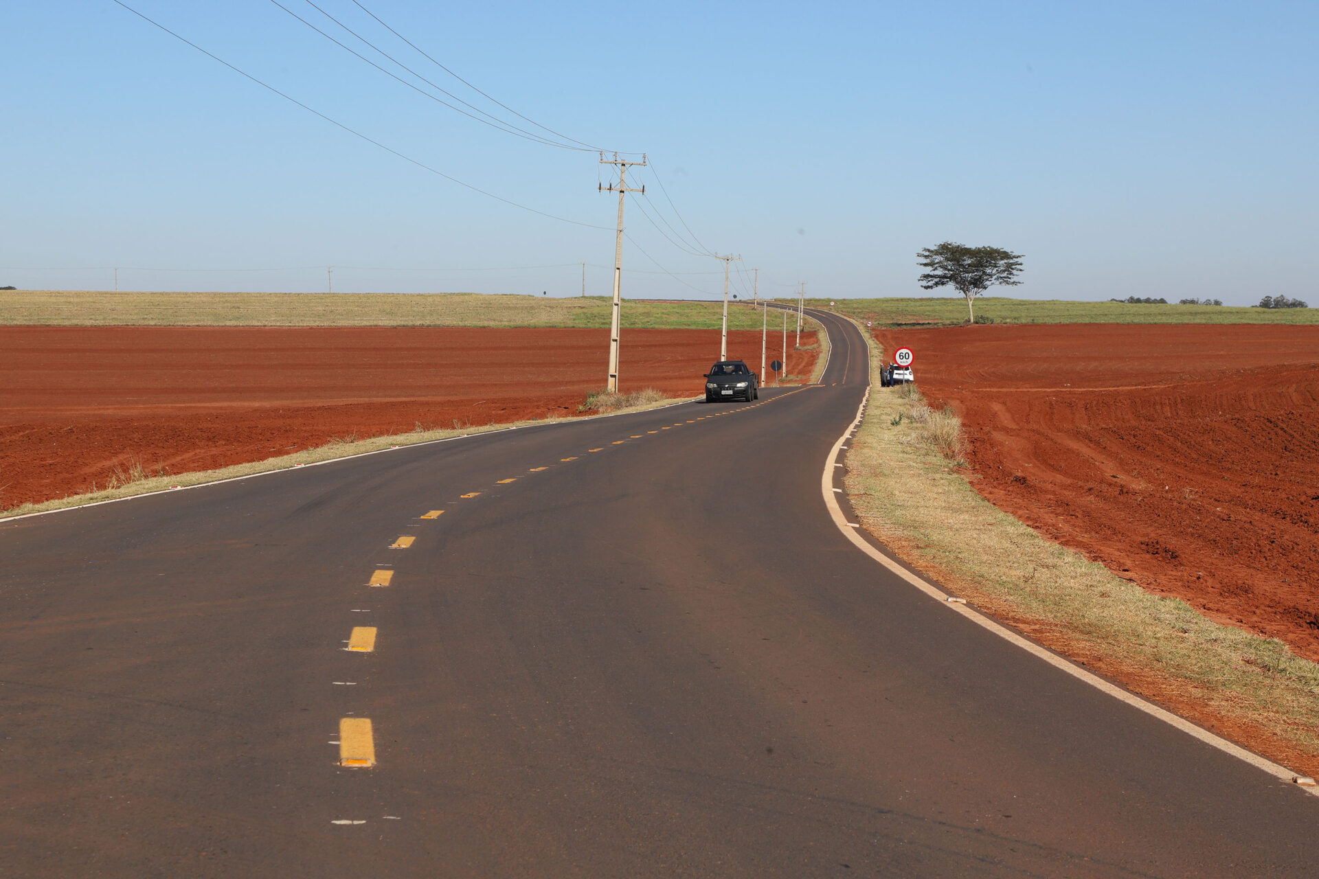 Estado investe R$ 5,9 milhões e pavimenta estrada usada por produtores rurais de Alto Piquiri