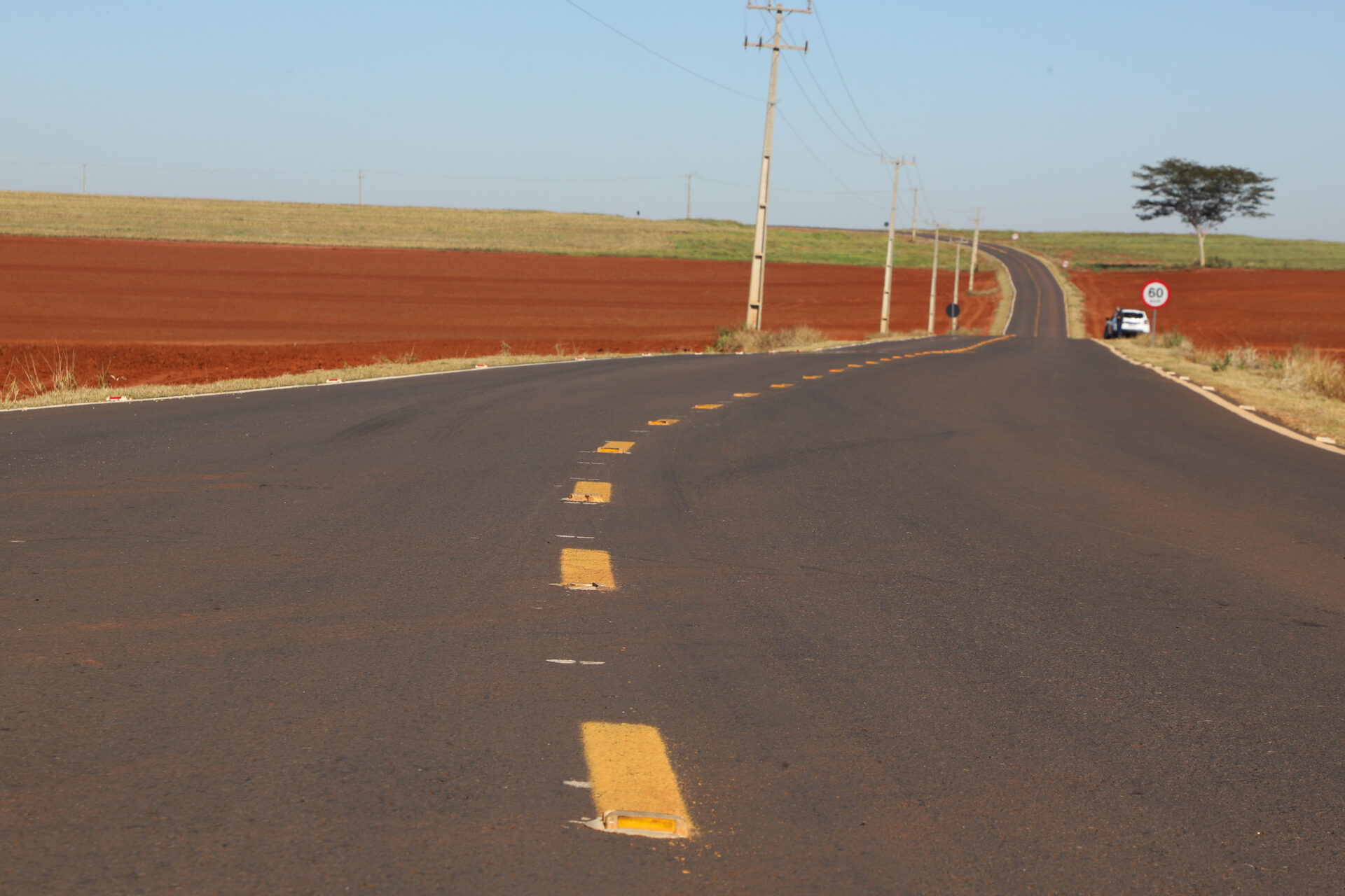 Estado investe R$ 5,9 milhões e pavimenta estrada usada por produtores rurais de Alto Piquiri