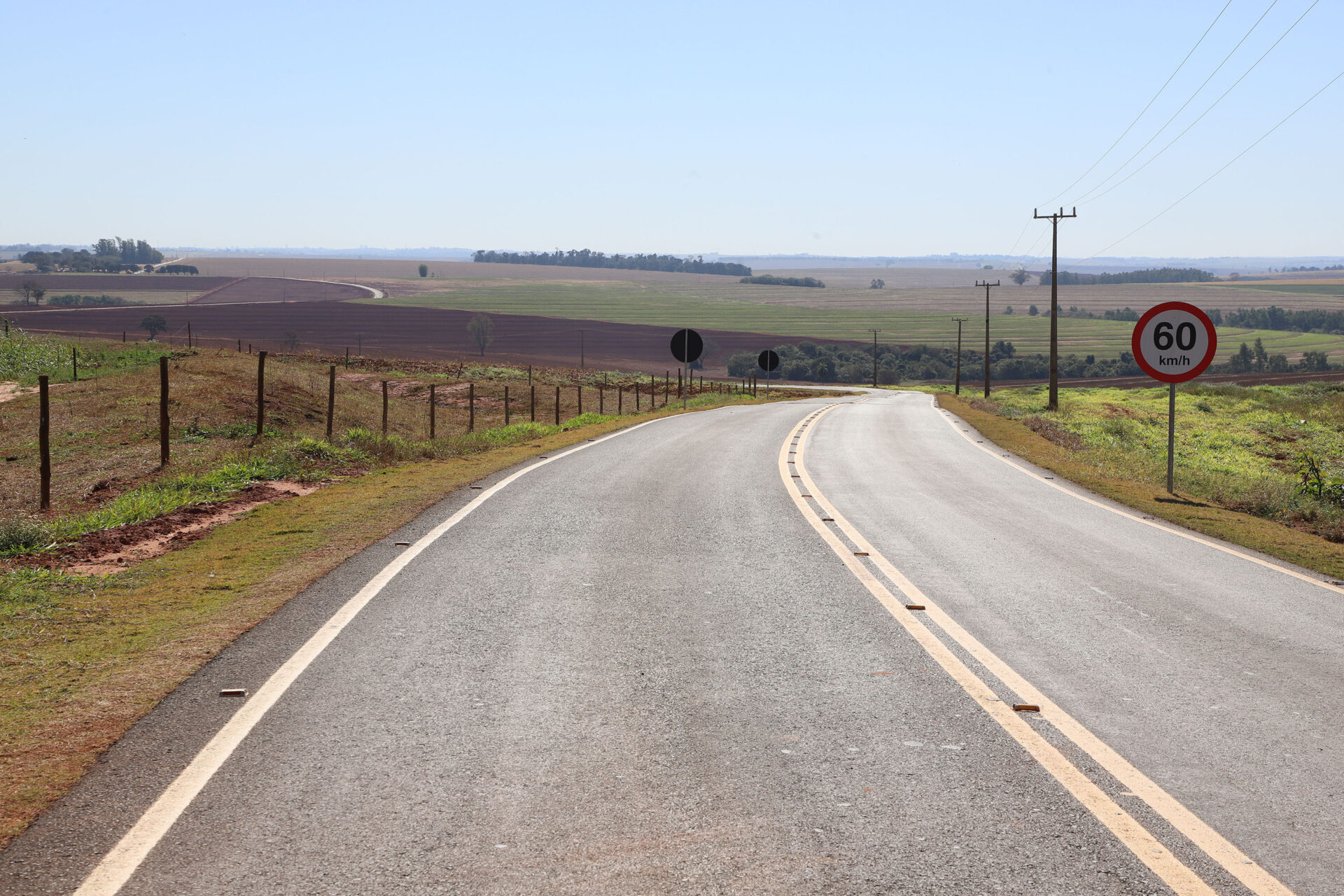 Estado investe R$ 5,9 milhões e pavimenta estrada usada por produtores rurais de Alto Piquiri