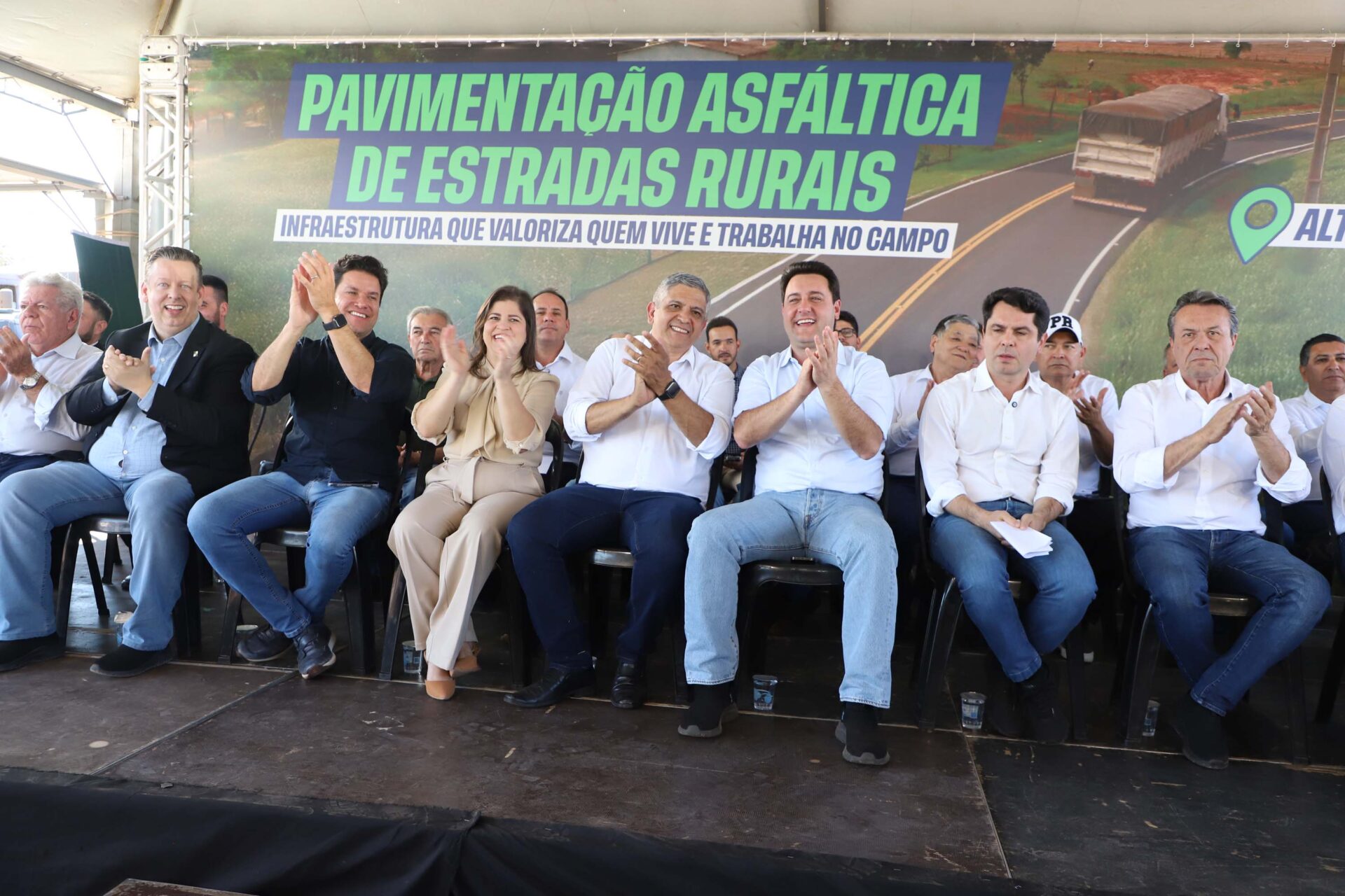 Estado investe R$ 5,9 milhões e pavimenta estrada usada por produtores rurais de Alto Piquiri