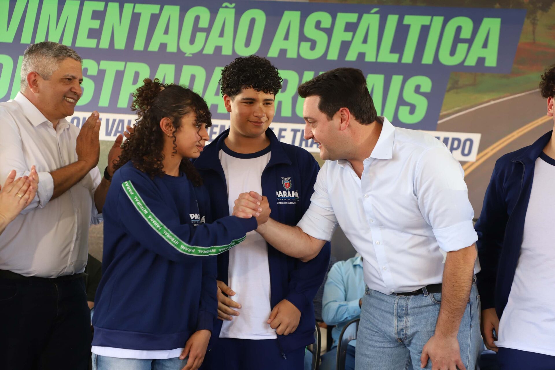 Estado investe R$ 5,9 milhões e pavimenta estrada usada por produtores rurais de Alto Piquiri