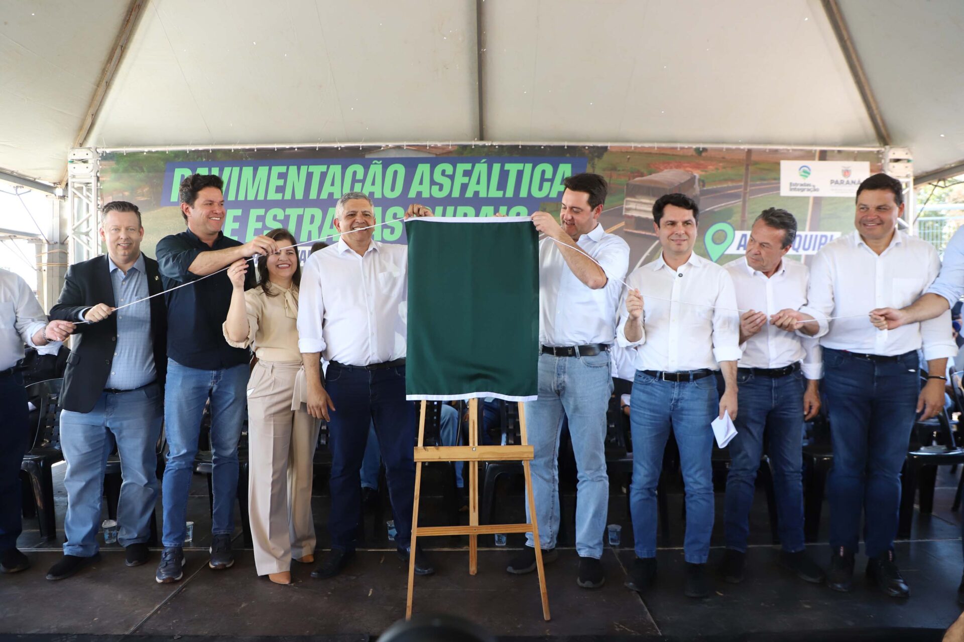 Estado investe R$ 5,9 milhões e pavimenta estrada usada por produtores rurais de Alto Piquiri