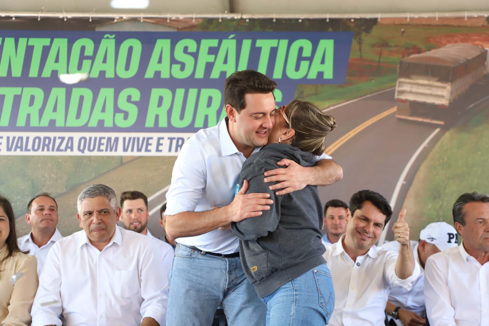 Estado investe R$ 5,9 milhões e pavimenta estrada usada por produtores rurais de Alto Piquiri