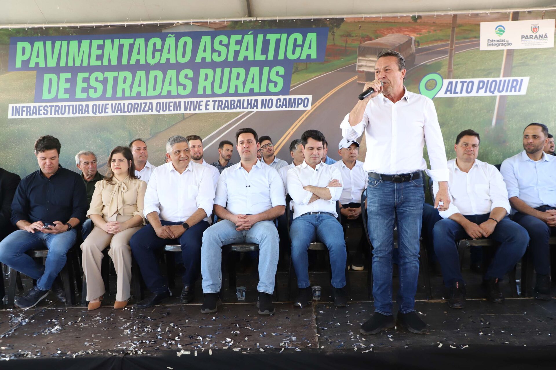Estado investe R$ 5,9 milhões e pavimenta estrada usada por produtores rurais de Alto Piquiri