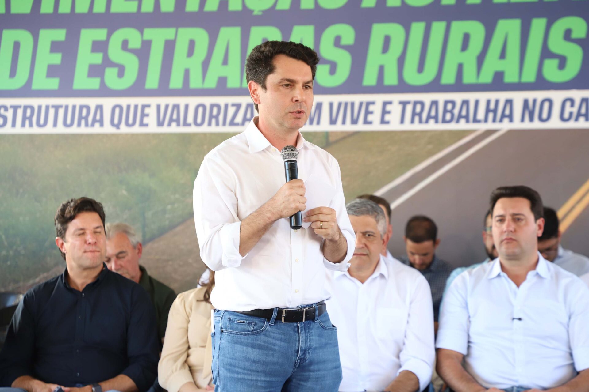Estado investe R$ 5,9 milhões e pavimenta estrada usada por produtores rurais de Alto Piquiri