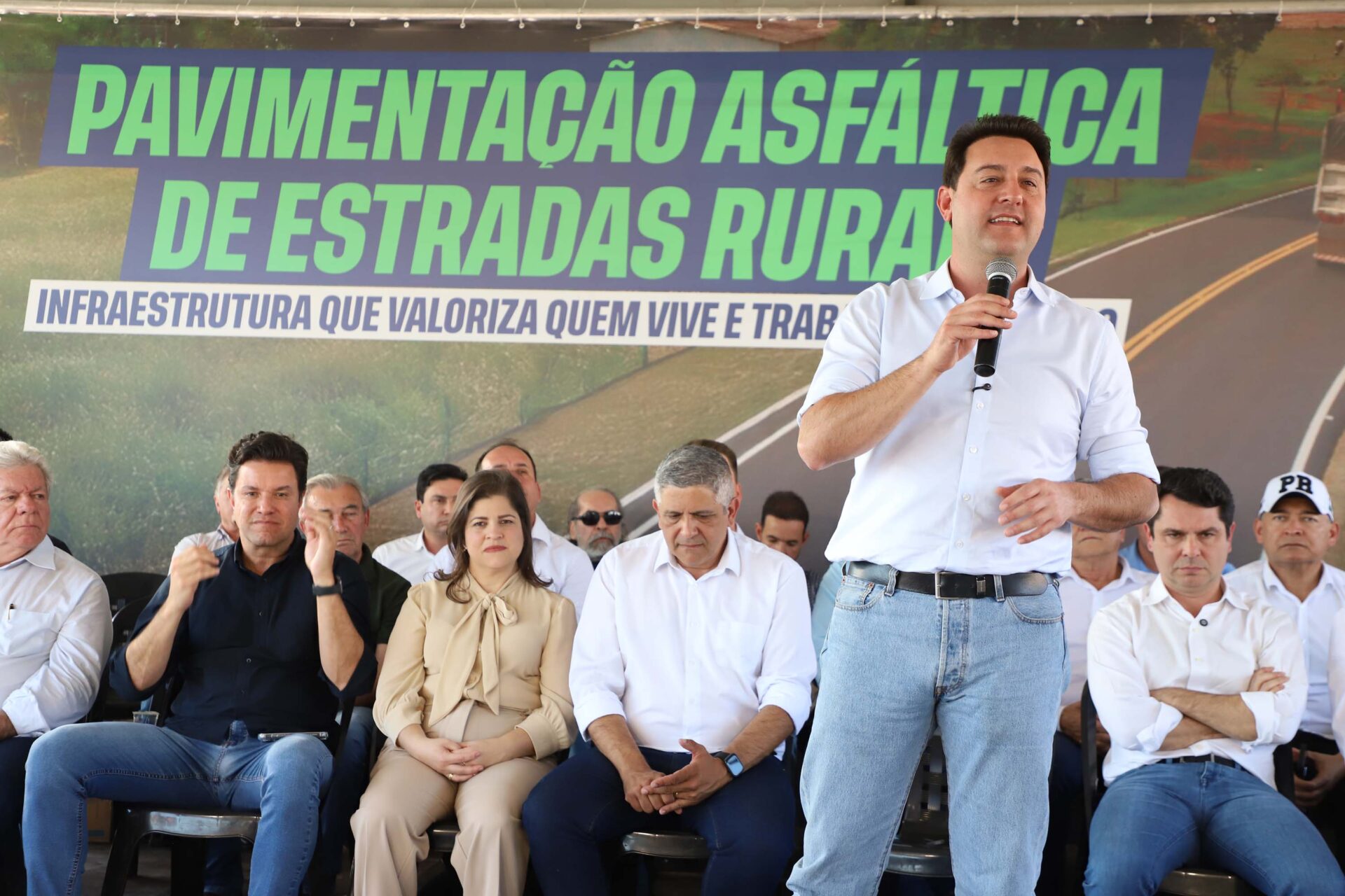 Estado investe R$ 5,9 milhões e pavimenta estrada usada por produtores rurais de Alto Piquiri