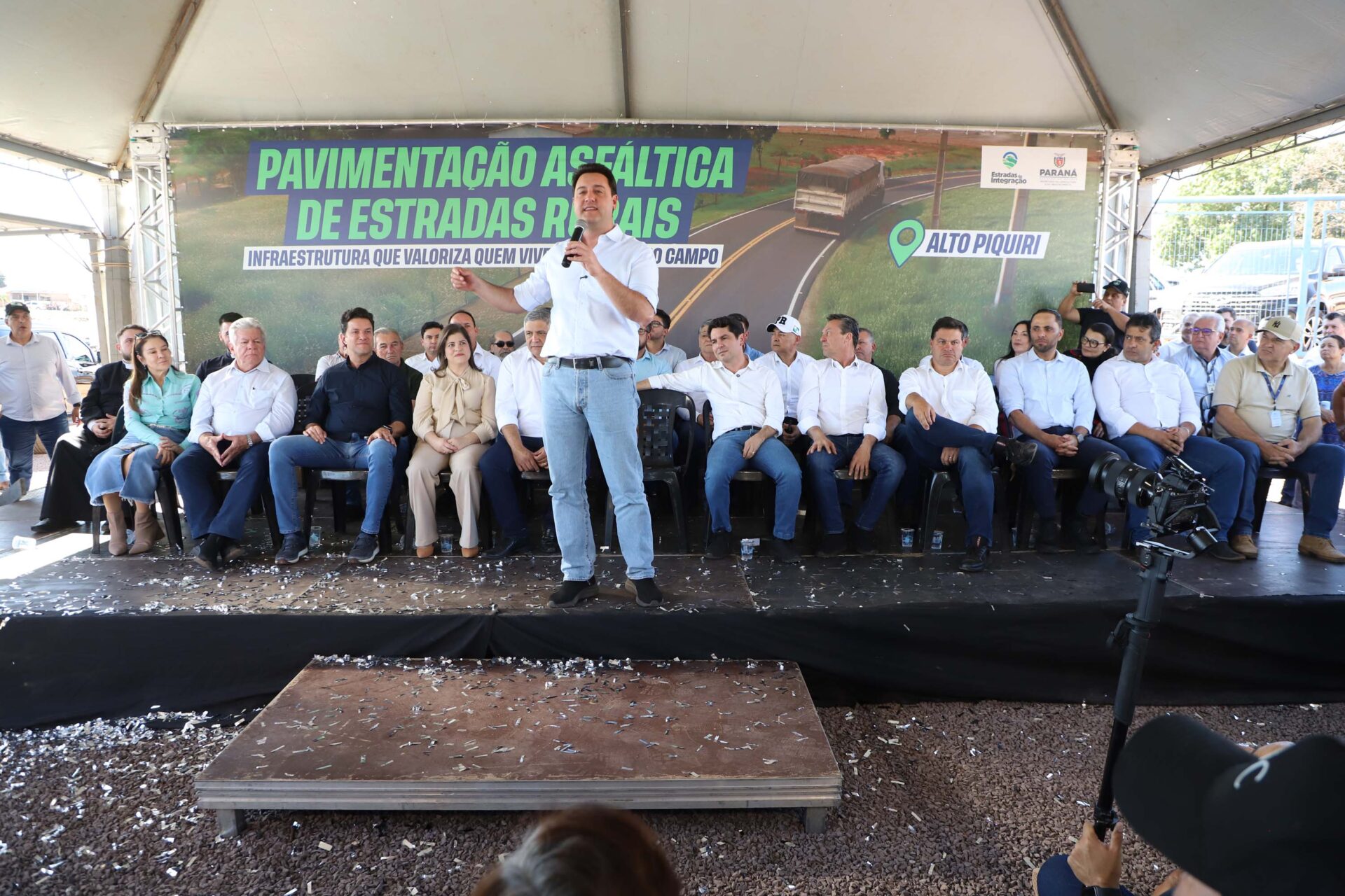 Estado investe R$ 5,9 milhões e pavimenta estrada usada por produtores rurais de Alto Piquiri