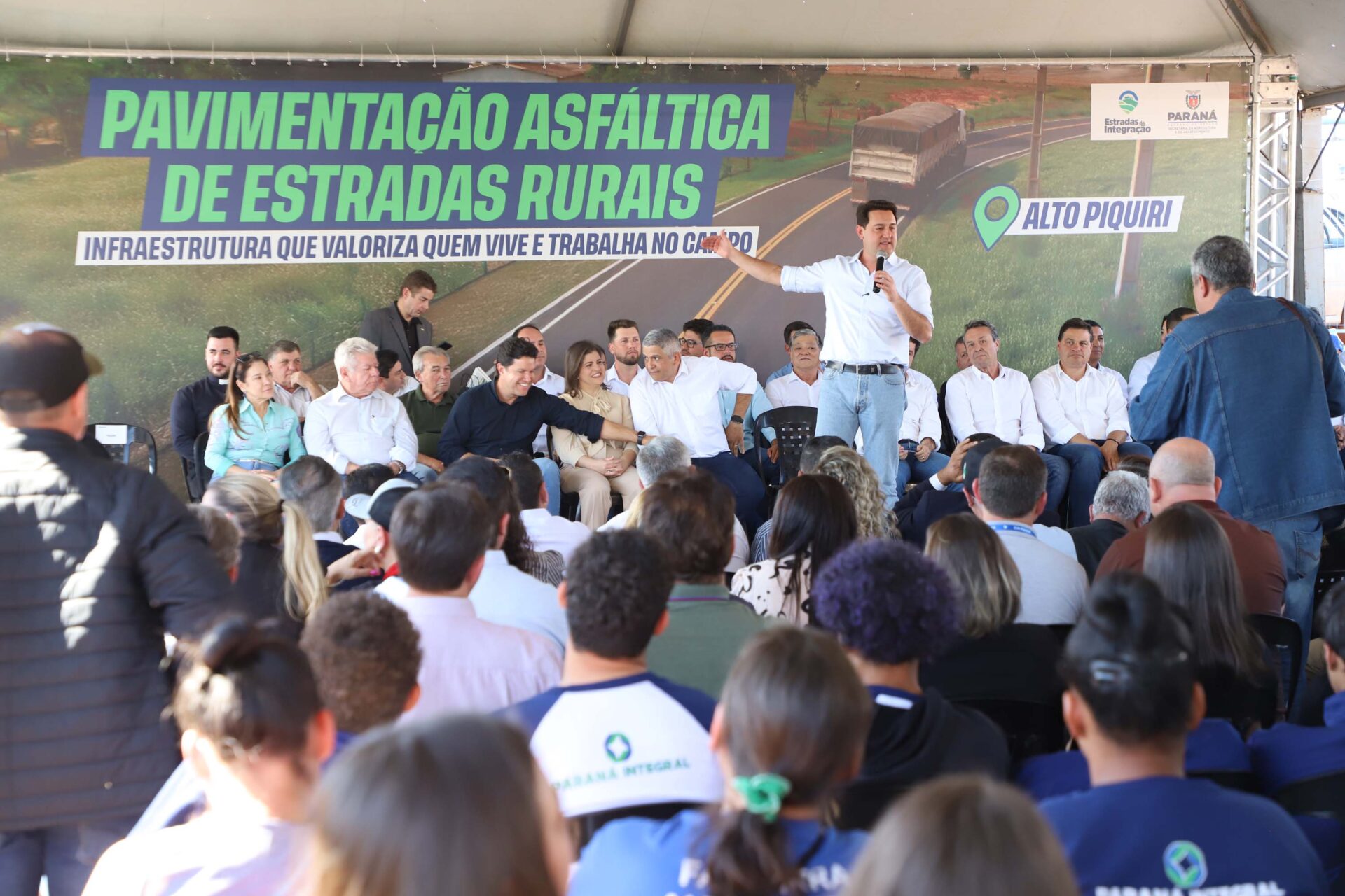 Estado investe R$ 5,9 milhões e pavimenta estrada usada por produtores rurais de Alto Piquiri