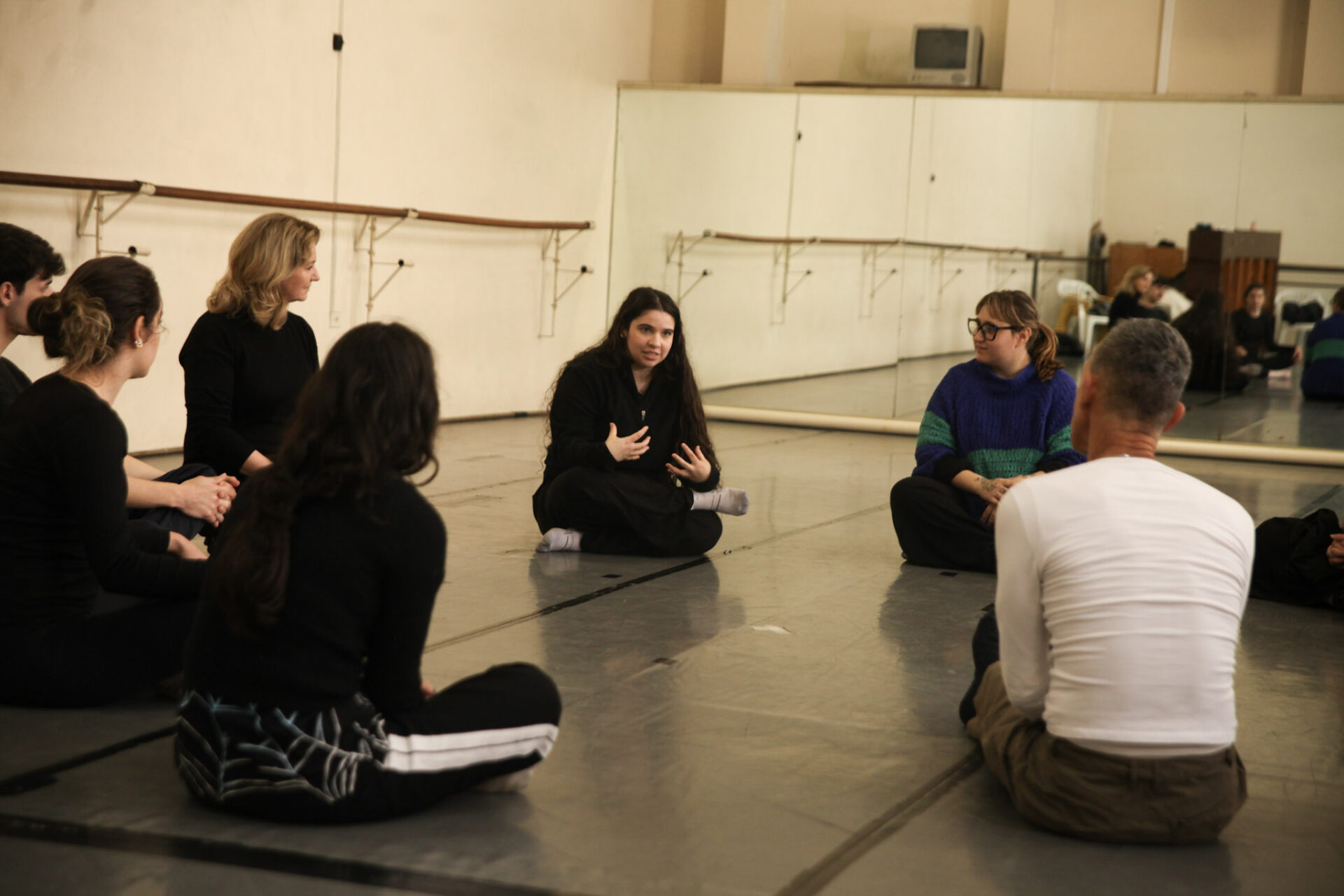 Consciência corporal: curso gratuito do Teatro Guaíra estreia com imersão teórica e prática
