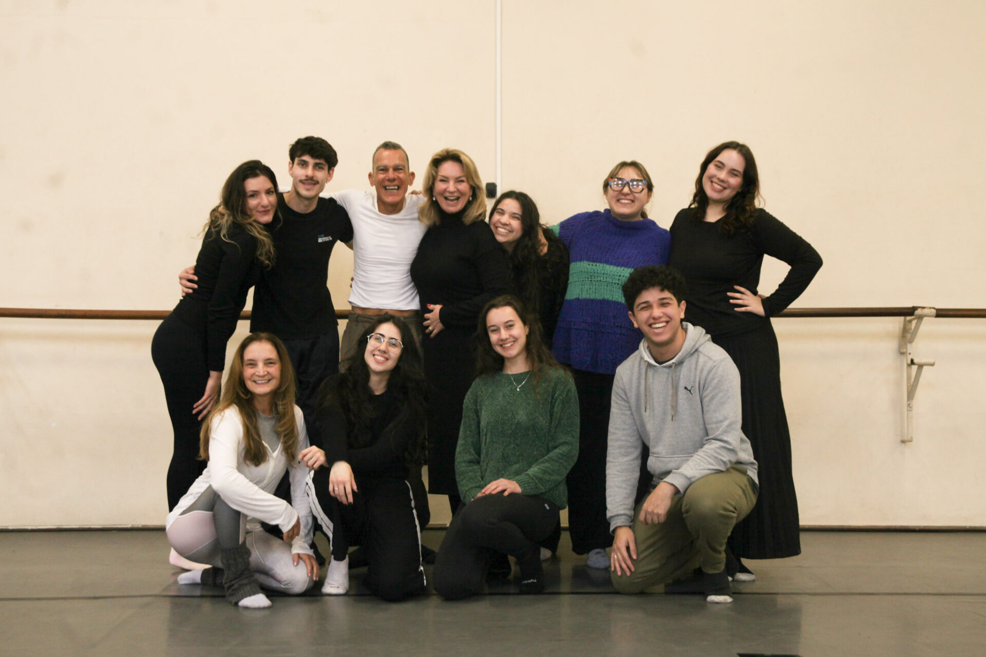 Consciência corporal: curso gratuito do Teatro Guaíra estreia com imersão teórica e prática