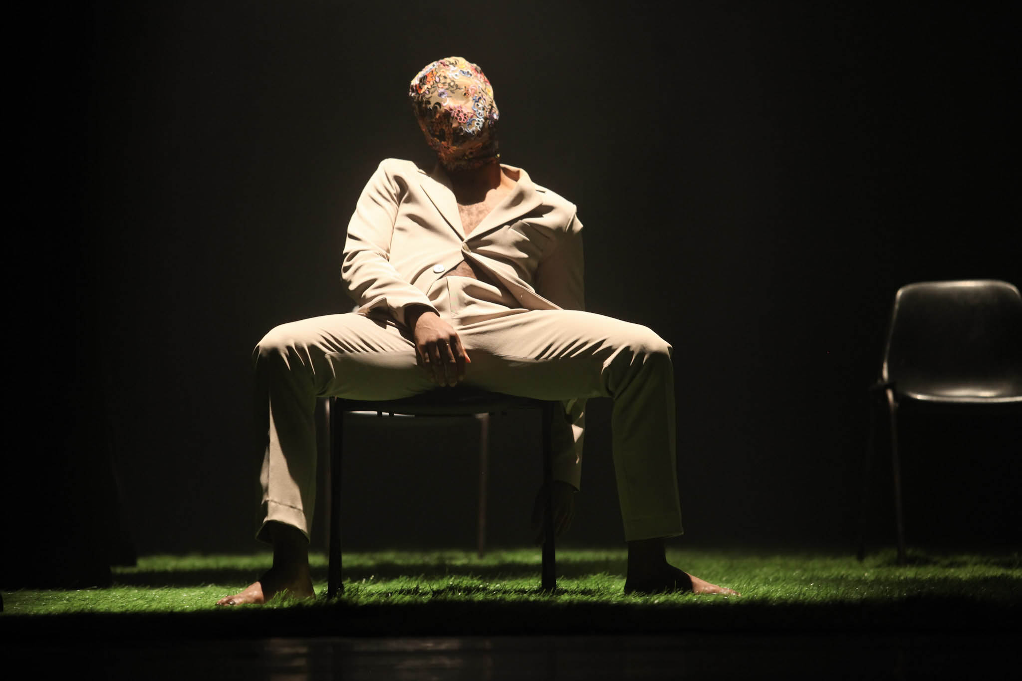 Sucesso: Balé Teatro Guaíra apresenta “Stol” e “V.I.C.A.” no Guairinha com ingressos já esgotados
