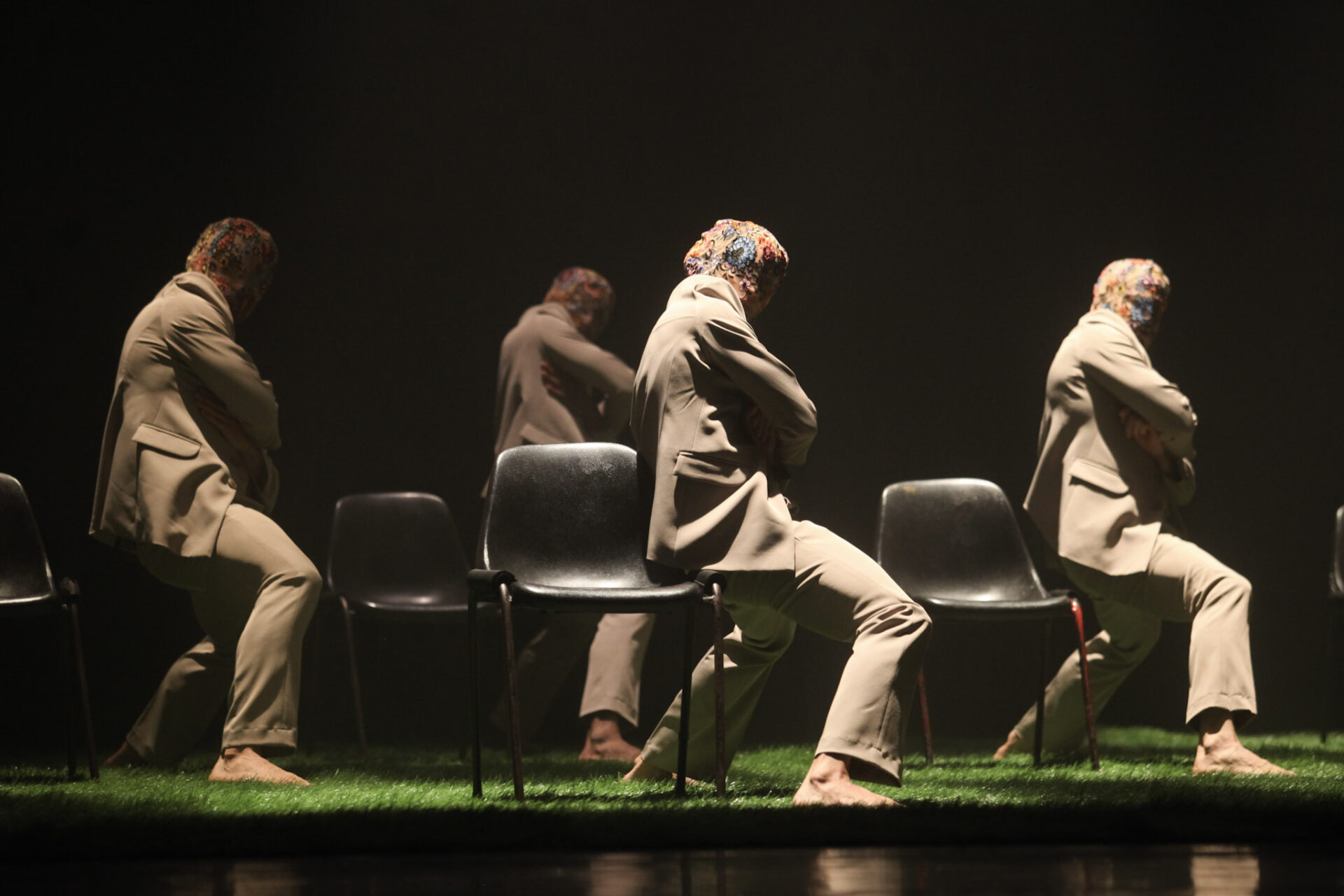 Sucesso: Balé Teatro Guaíra apresenta “Stol” e “V.I.C.A.” no Guairinha com ingressos já esgotados