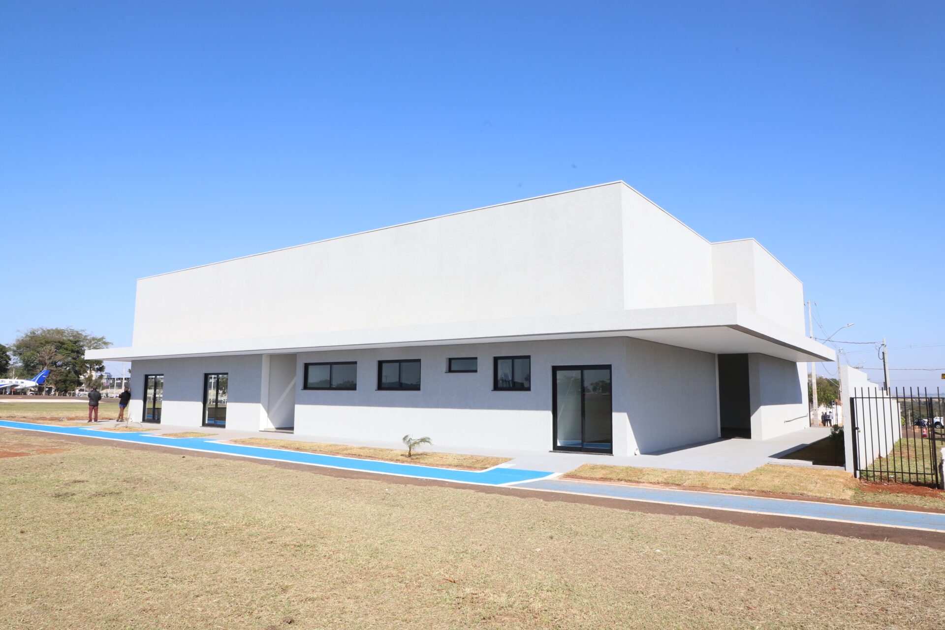 Governador inaugura nova pista do aeroporto de Campo Mourão