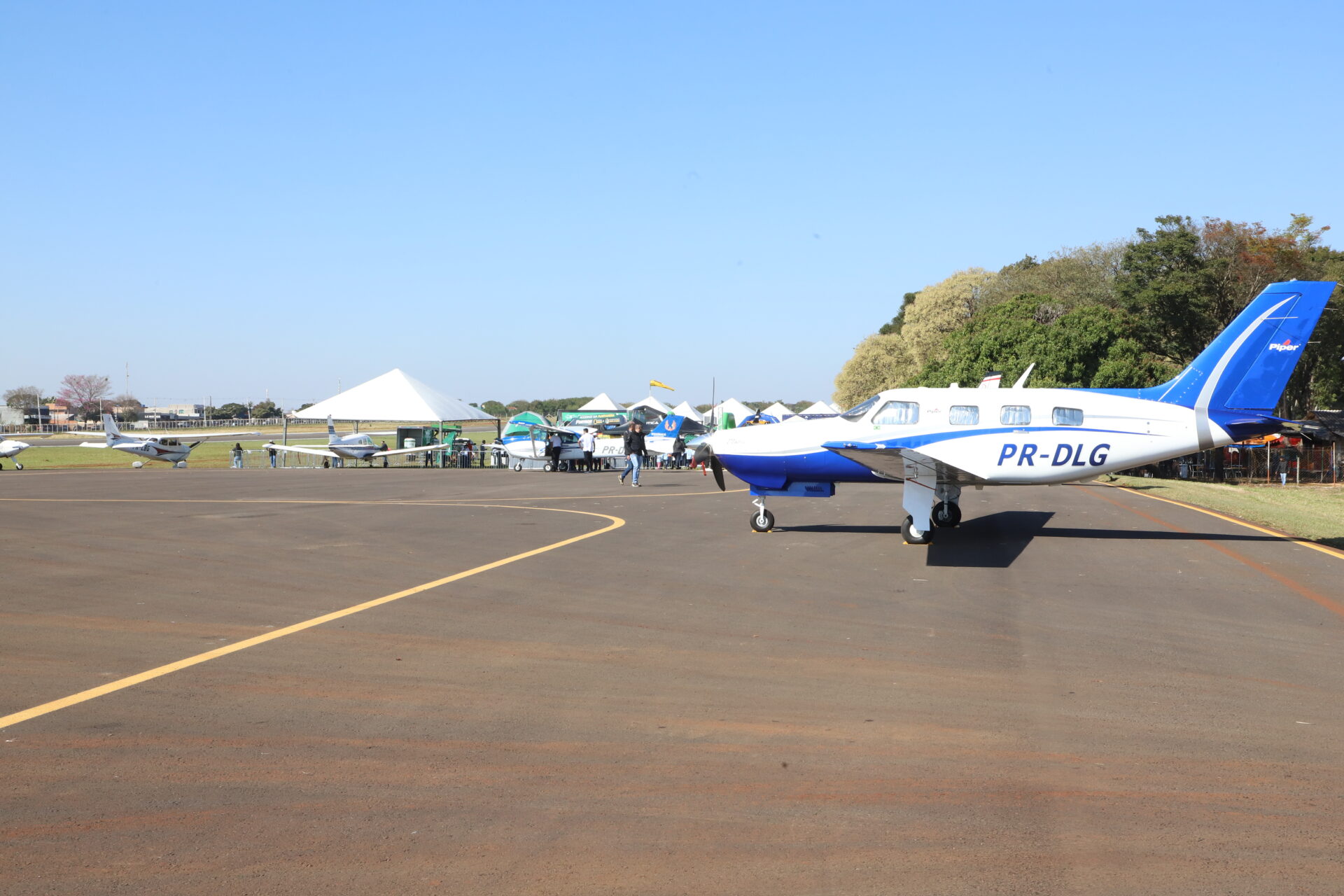 Governador inaugura nova pista do aeroporto de Campo Mourão