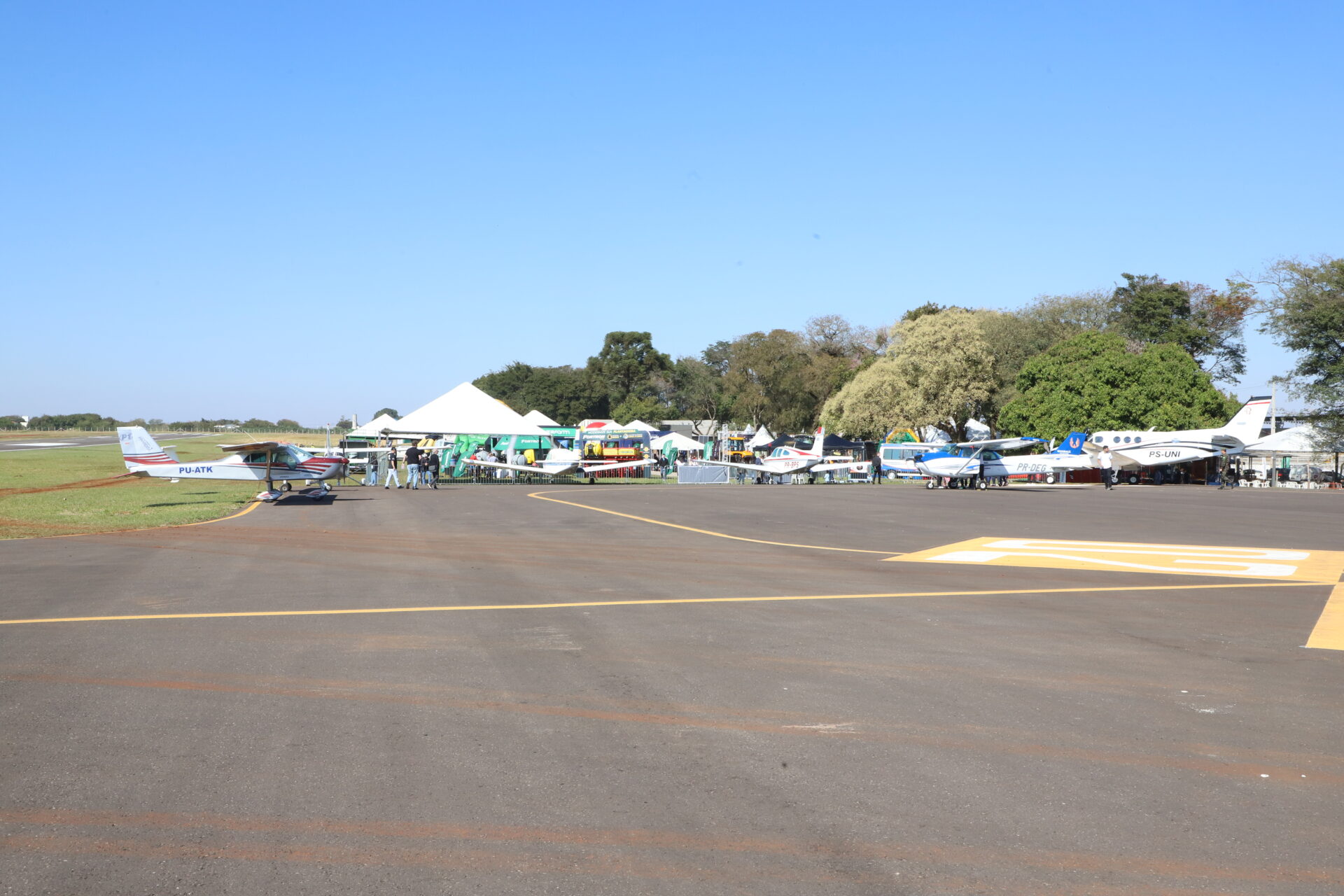 Governador inaugura nova pista do aeroporto de Campo Mourão