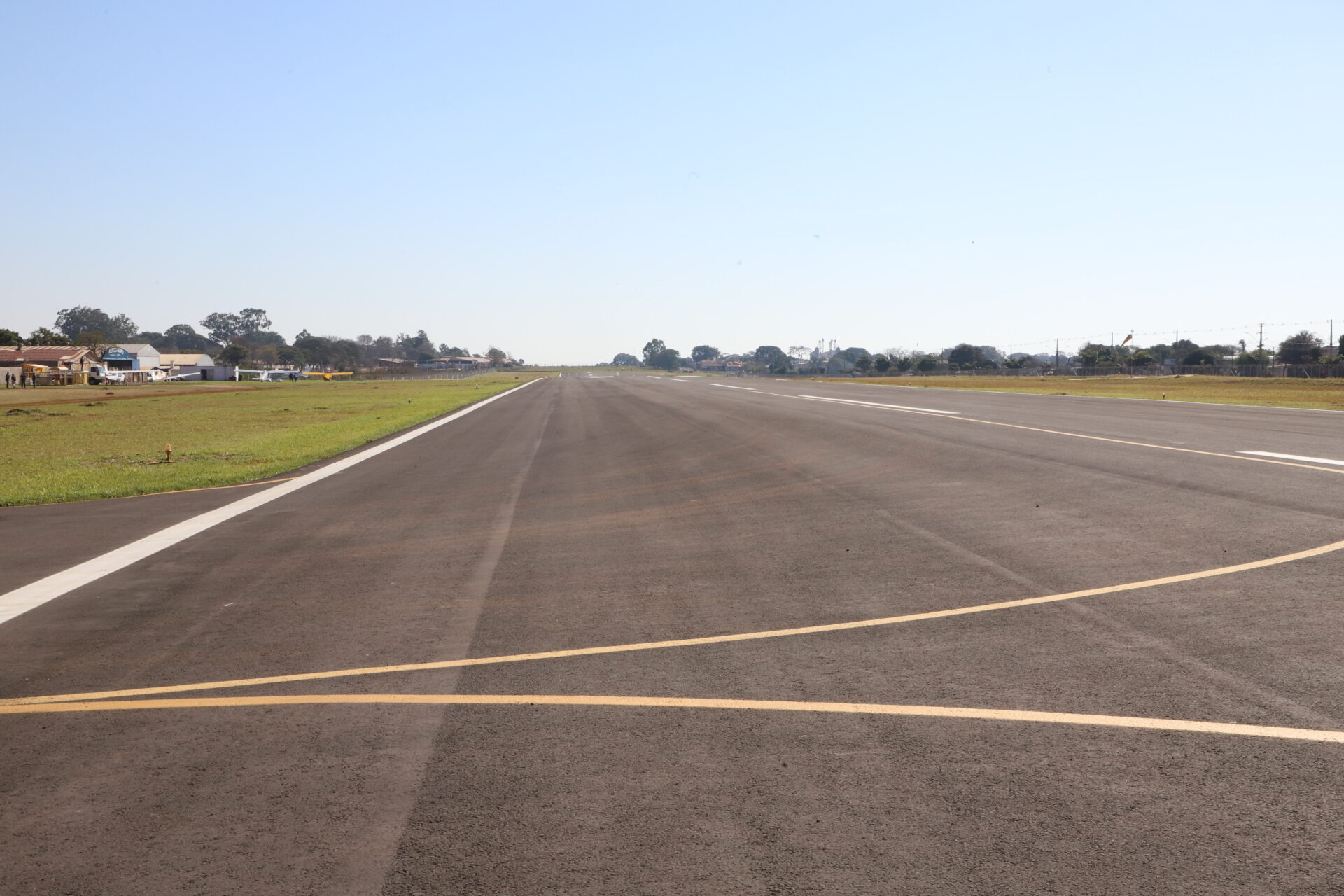 Governador inaugura nova pista do aeroporto de Campo Mourão