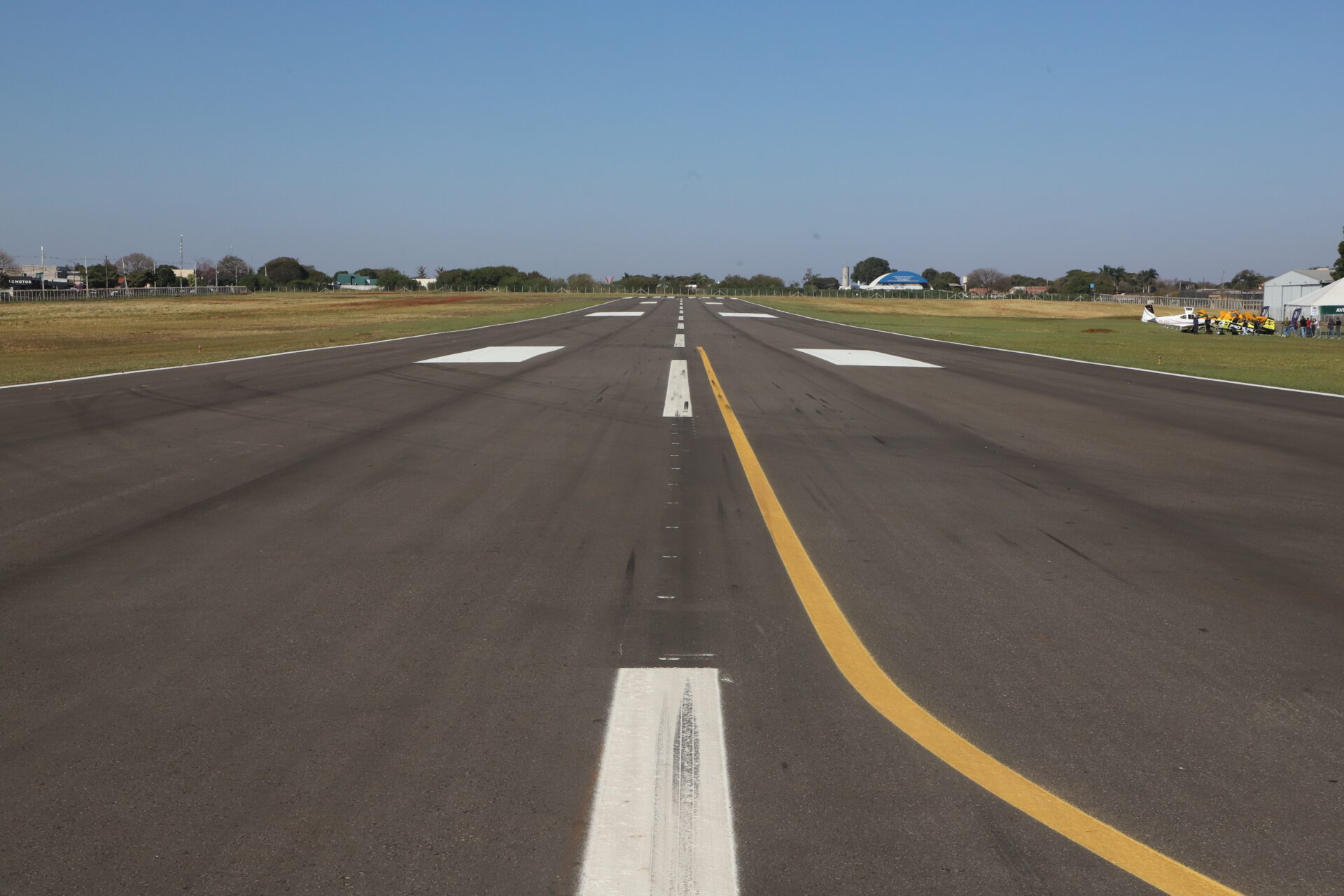 Governador inaugura nova pista do aeroporto de Campo Mourão