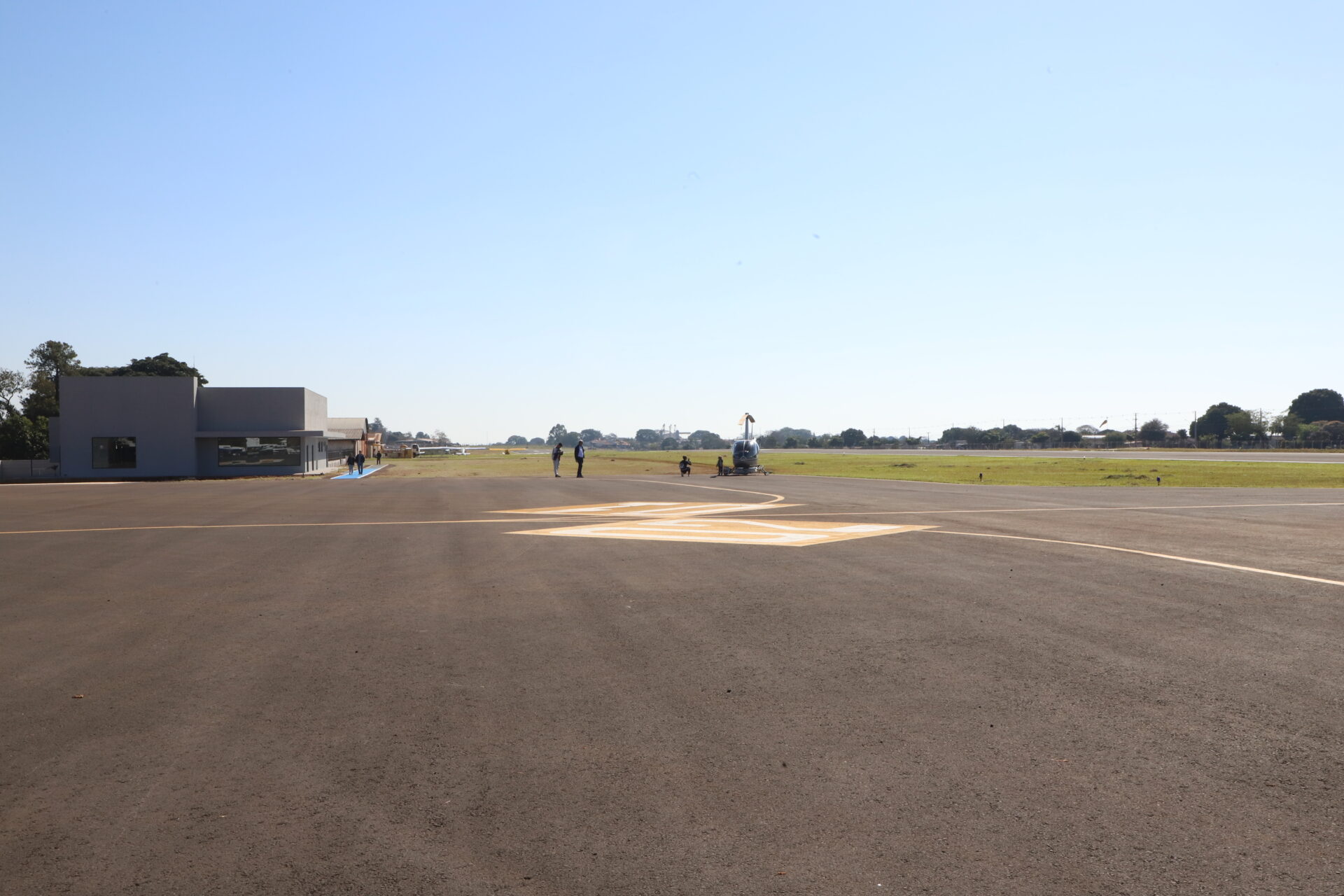 Governador inaugura nova pista do aeroporto de Campo Mourão