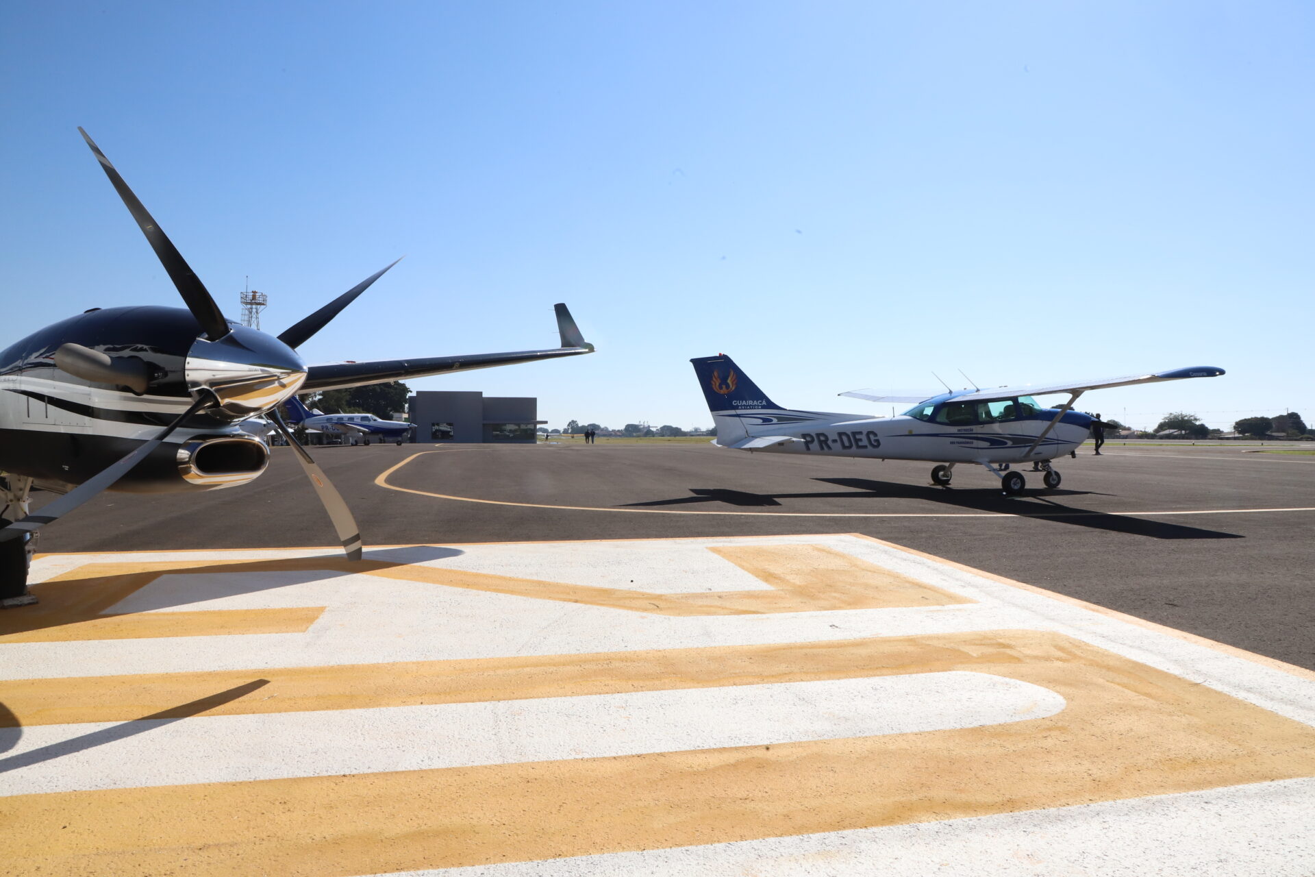 Governador inaugura nova pista do aeroporto de Campo Mourão