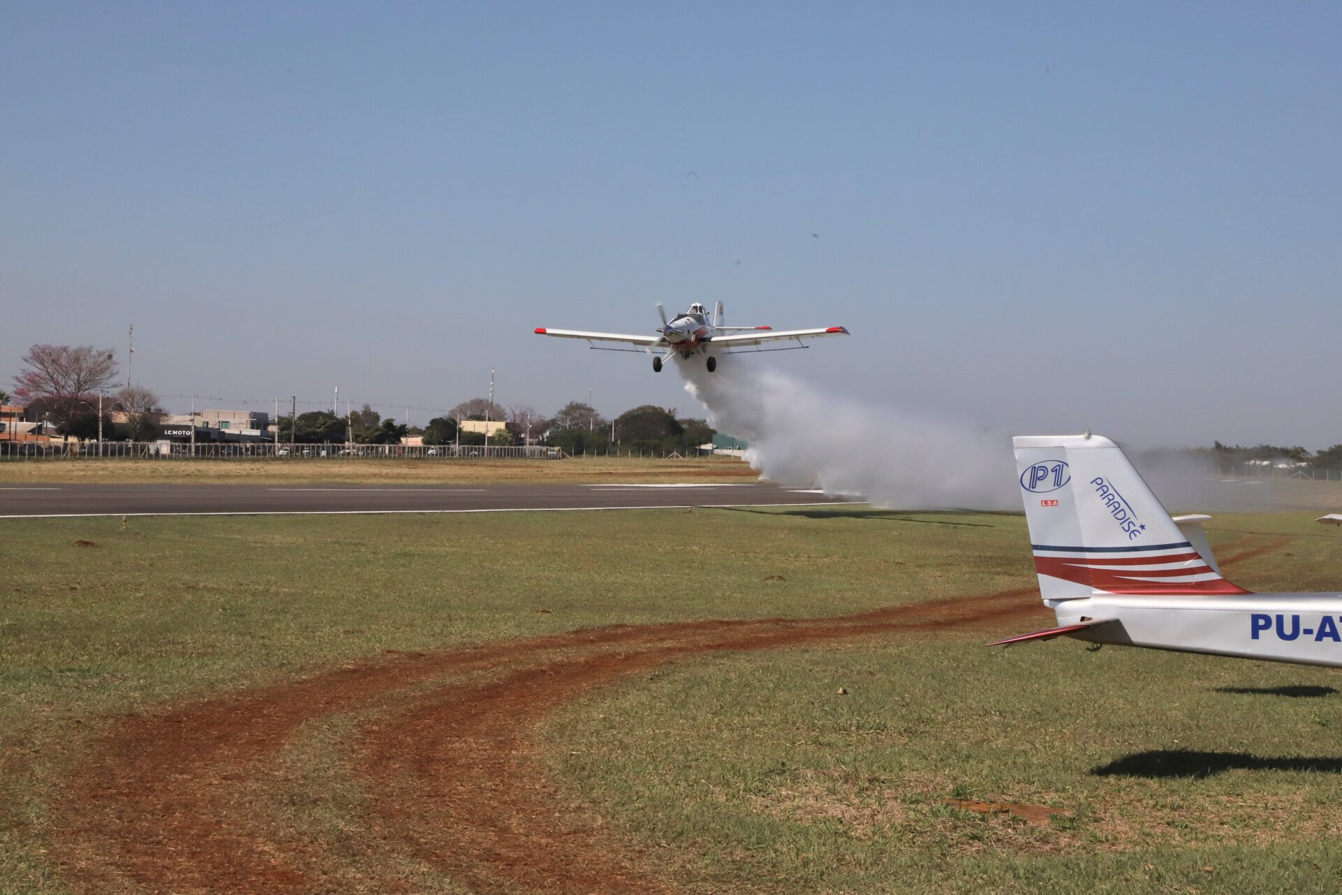 Governador inaugura nova pista do aeroporto de Campo Mourão
