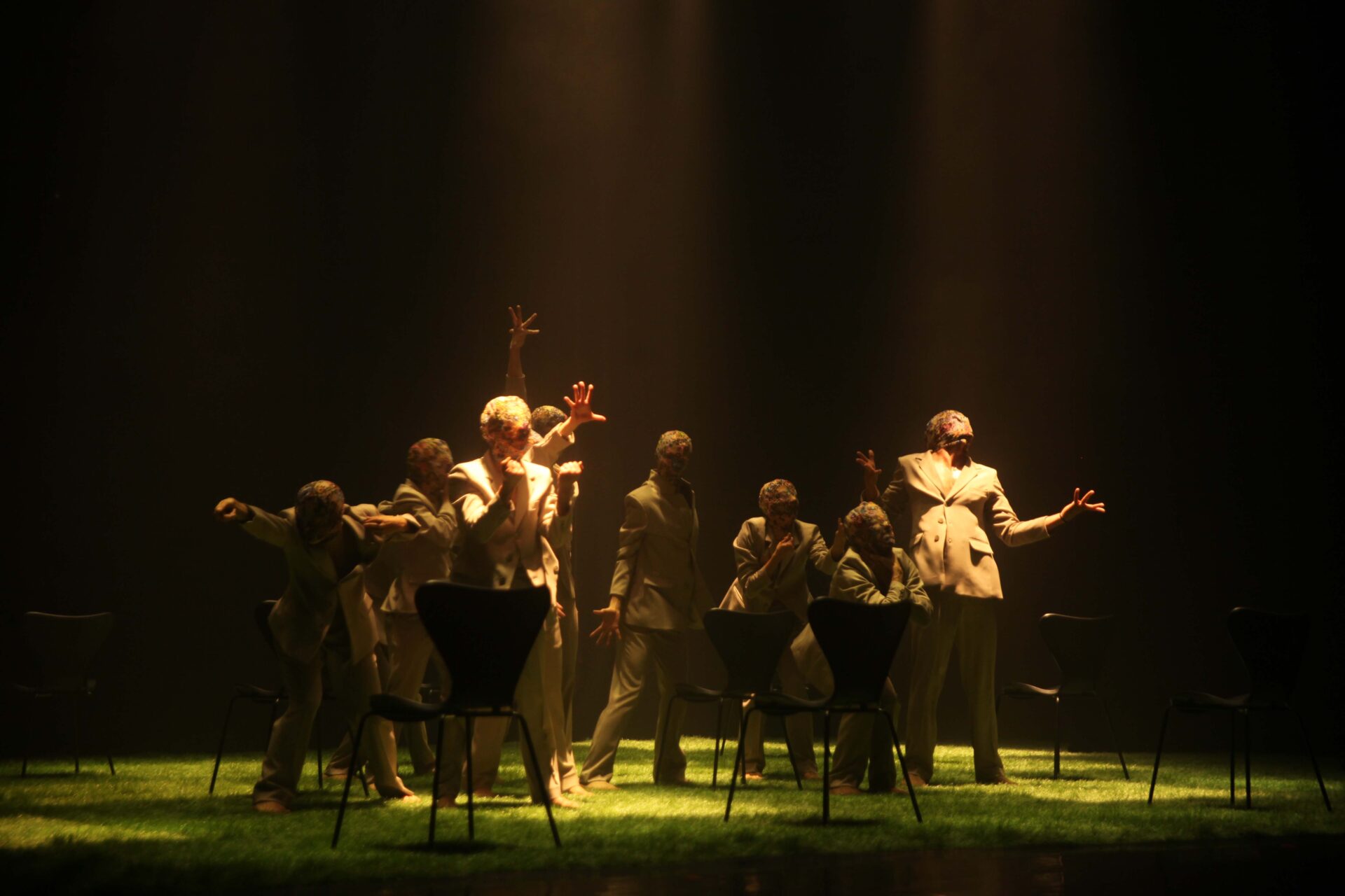 Balé Teatro Guaíra faz apresentação de espetáculos para alunos da rede pública
