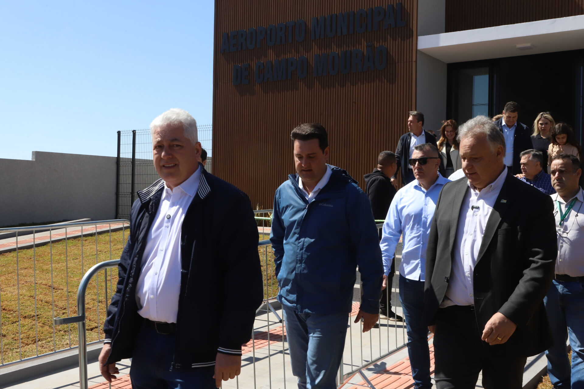 Governador inaugura nova pista do aeroporto de Campo Mourão