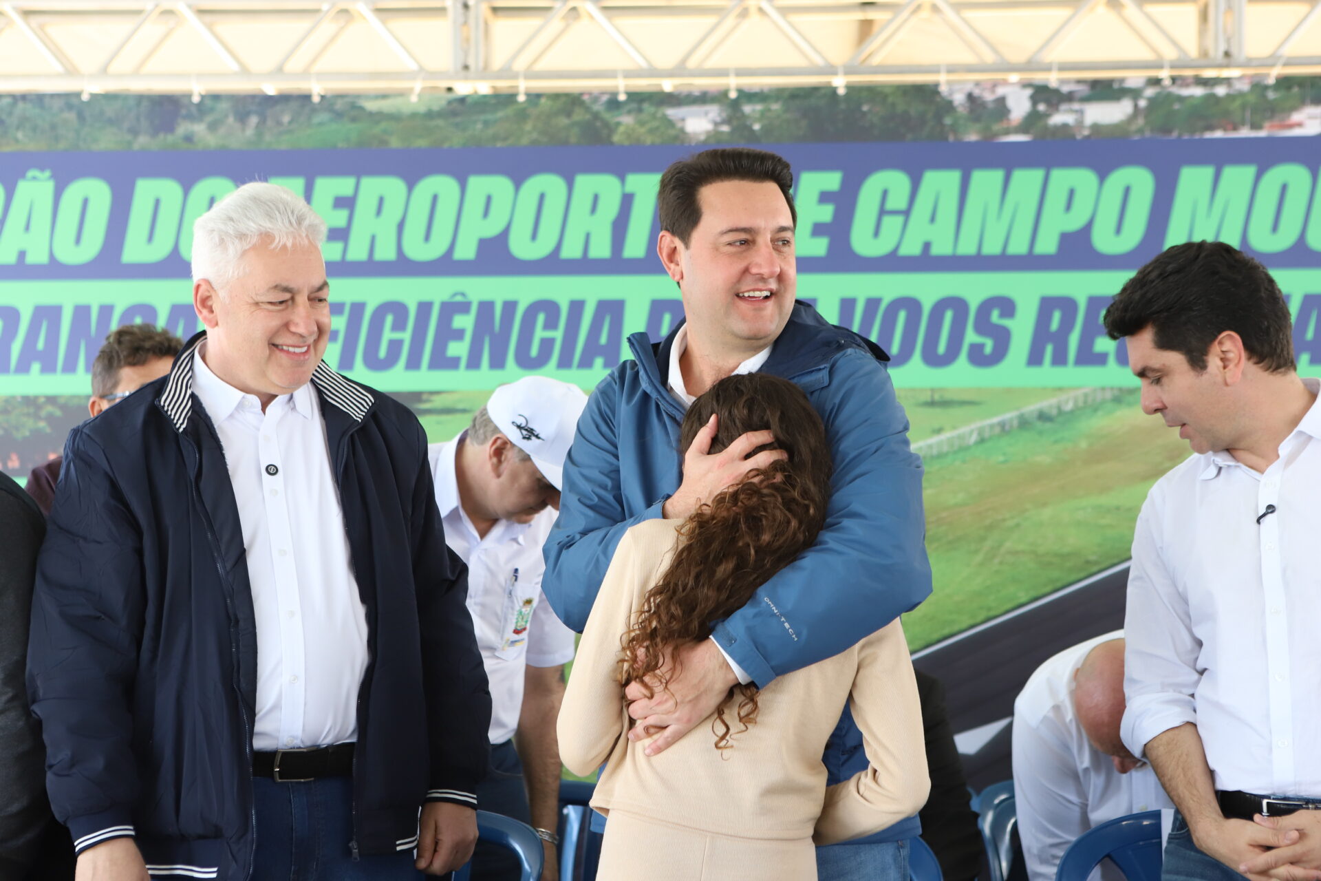 Governador inaugura nova pista do aeroporto de Campo Mourão