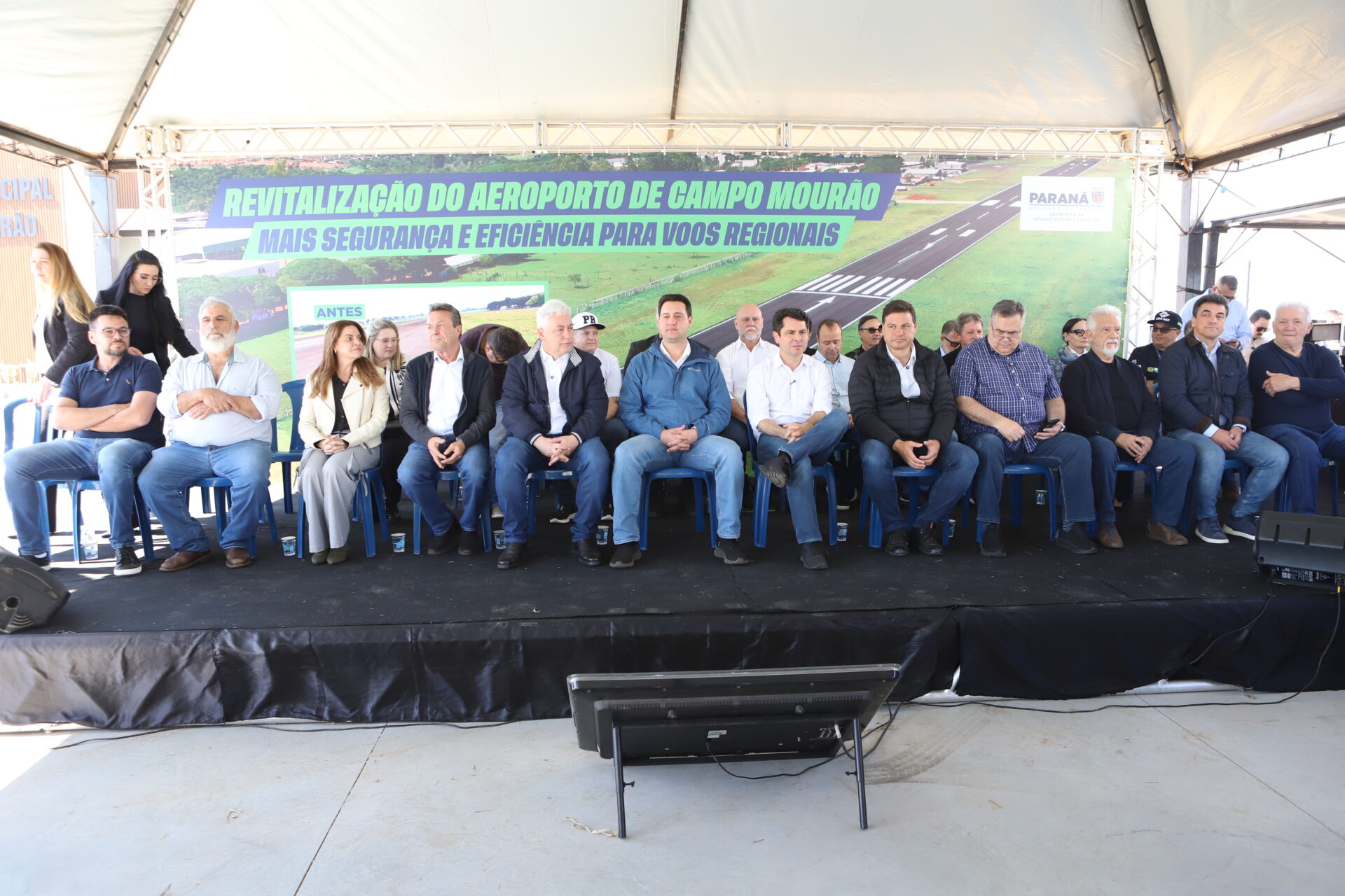 Governador inaugura nova pista do aeroporto de Campo Mourão