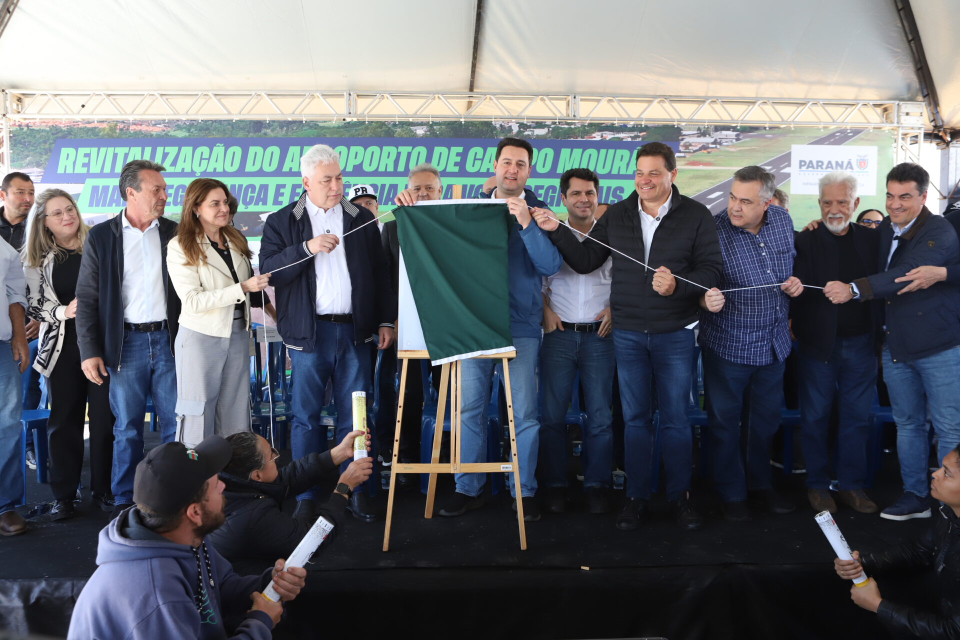 Governador inaugura nova pista do aeroporto de Campo Mourão