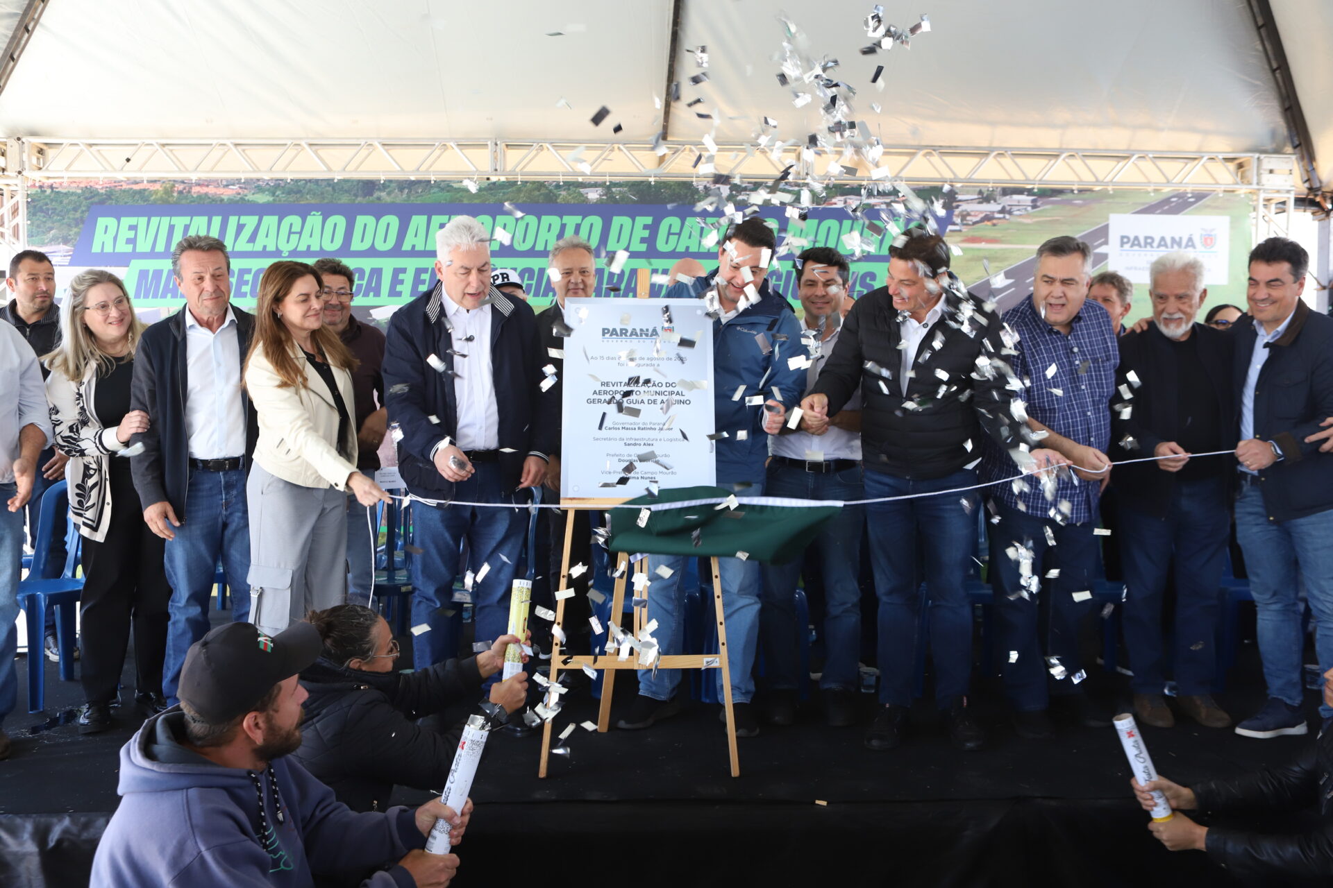 Governador inaugura nova pista do aeroporto de Campo Mourão