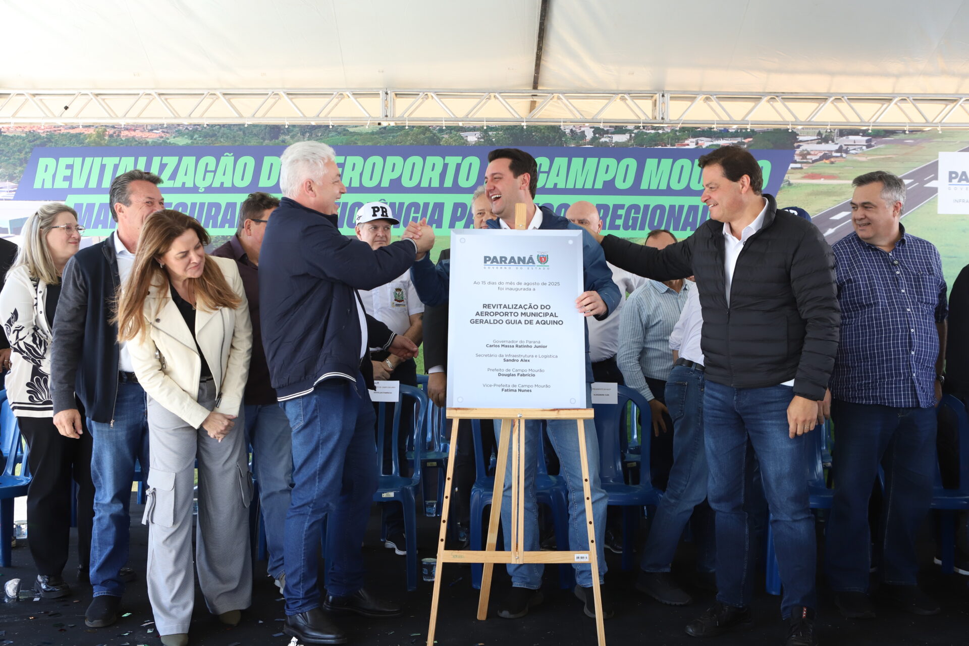 Governador inaugura nova pista do aeroporto de Campo Mourão
