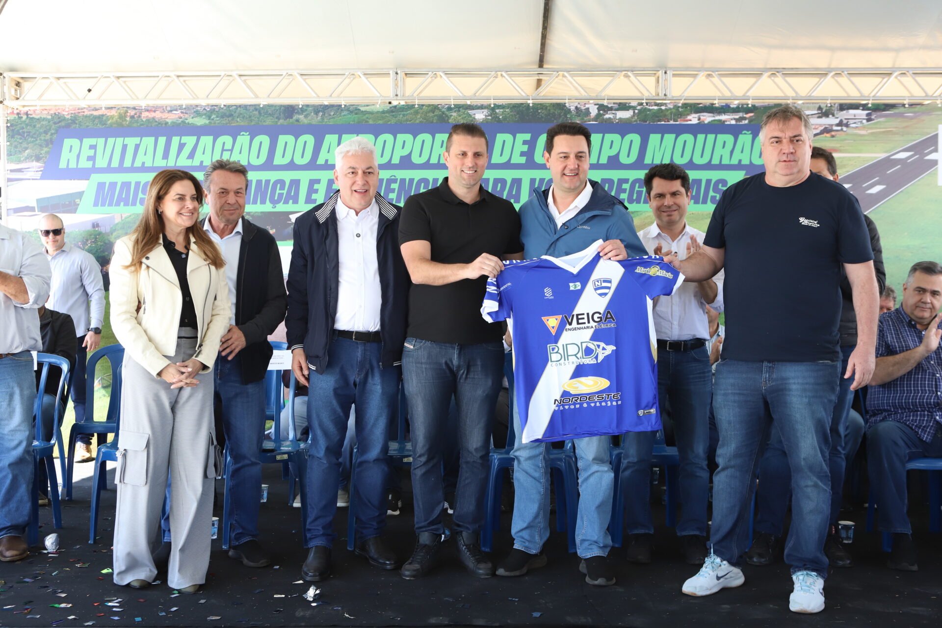 Governador inaugura nova pista do aeroporto de Campo Mourão