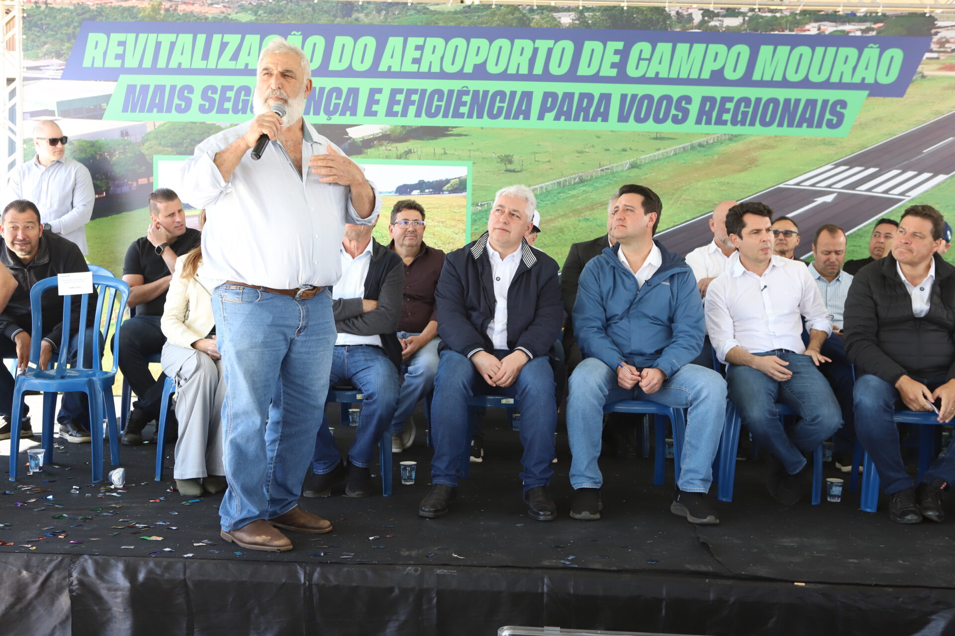 Governador inaugura nova pista do aeroporto de Campo Mourão