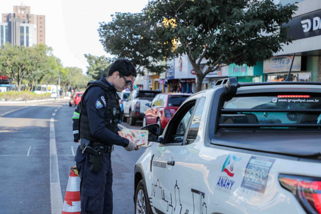 Contra as drogas, Blitz da Prevenção leva orientações à comunidade em Cascavel