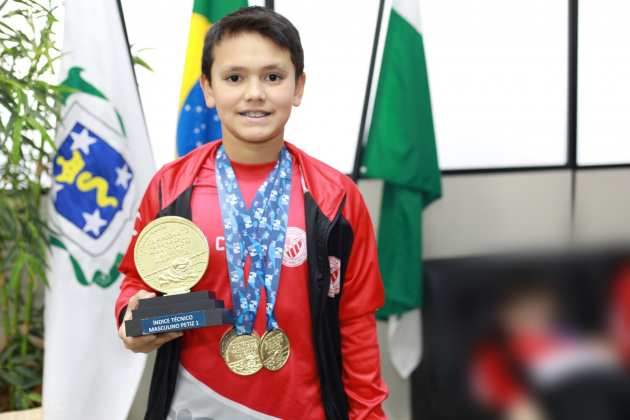 CASA DE CAMPEÕES | Prefeito Renato Silva recebe atletas que conquistaram títulos esportivos e levaram o nome de Cascavel para o pódio