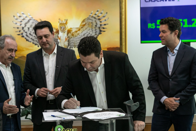 Com articulação da Prefeitura, Governo do PR garante investimento histórico de R$ 50,5 milhões em asfalto novo para Cascavel