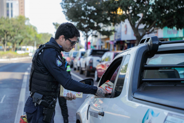 Contra as drogas, Blitz da Prevenção leva orientações à comunidade em Cascavel