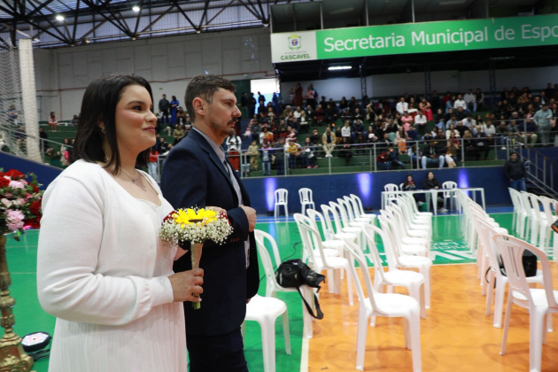 AMOR ESTÁ NO AR | Casamento Coletivo formaliza a união de 127 casais em Cascavel