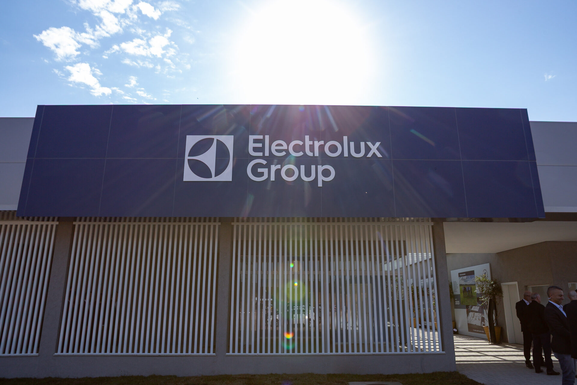 Com apoio do Estado, Electrolux inaugura fábrica em São José dos Pinhais