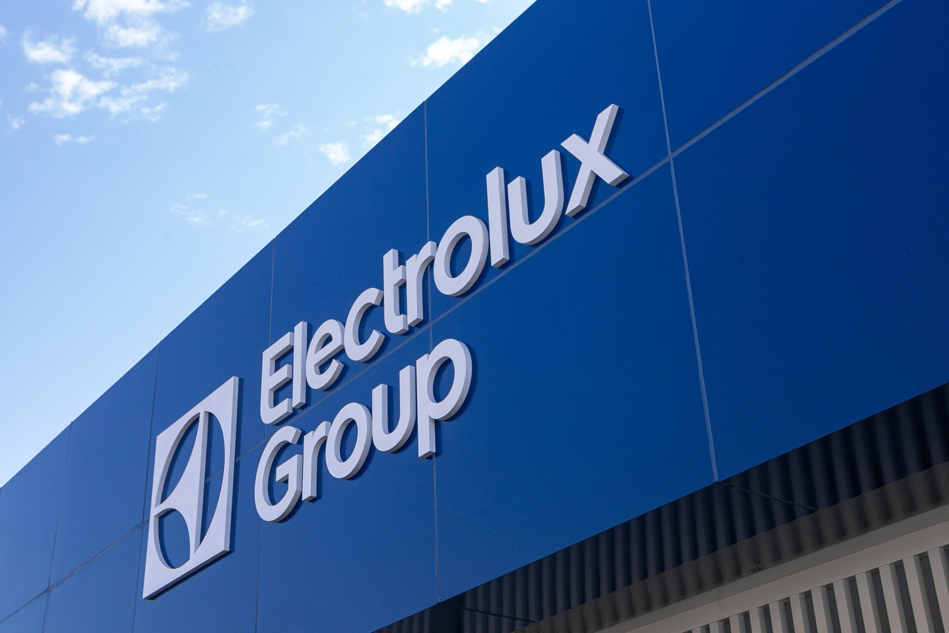 Com apoio do Estado, Electrolux inaugura fábrica em São José dos Pinhais